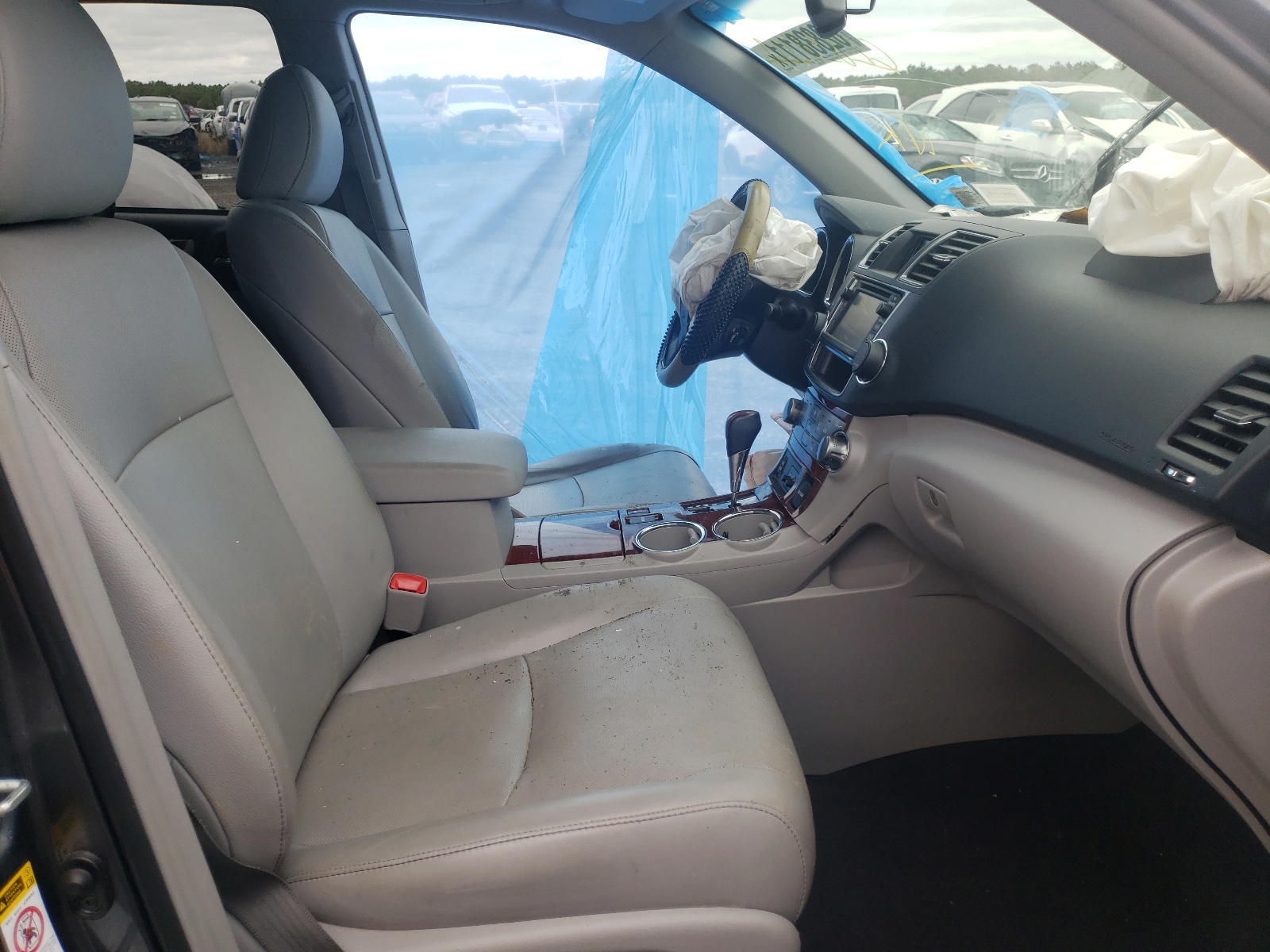 Photo 5 from auction – 2013 TOYOTA HIGHLANDER with VIN 5TDDK3EH8DS205516
