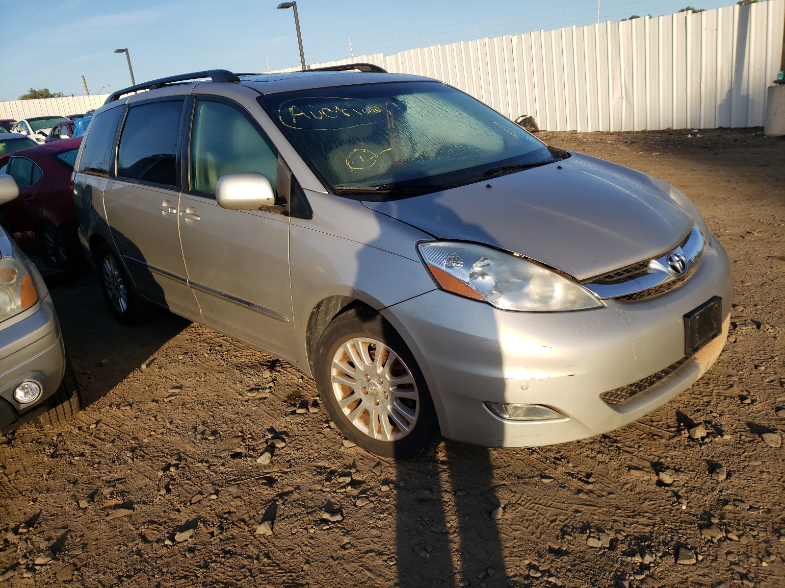 Photo 1 from auction – 2010 TOYOTA SIENNA XLE with VIN 5TDYK4CC5AS306300