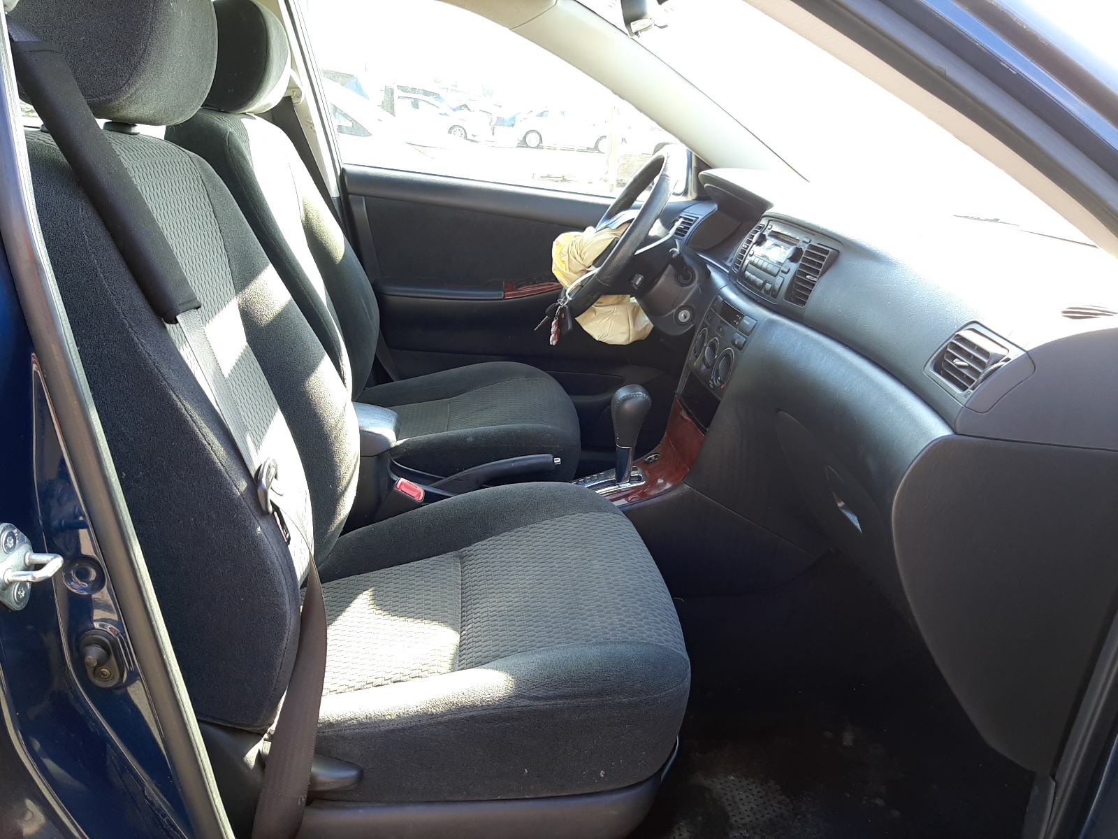 Photo 5 from auction – 2005 TOYOTA COROLLA CE with VIN 1NXBR32E65Z505528