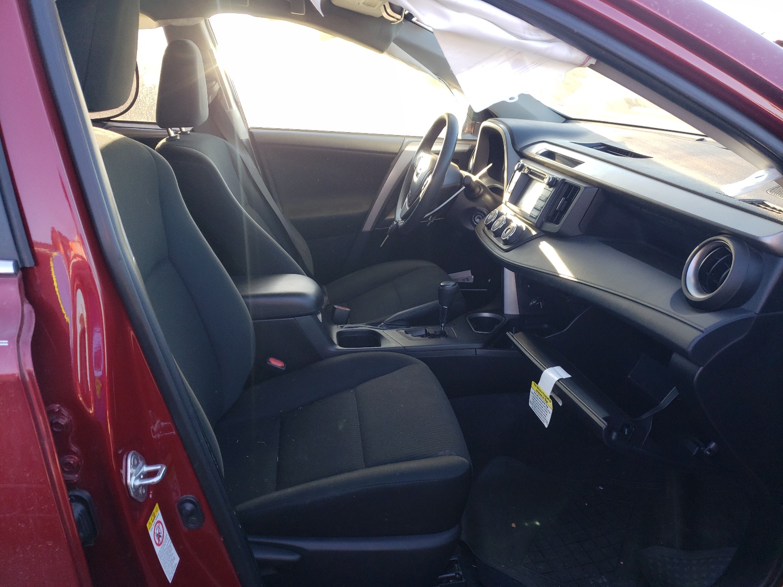 Photo 5 from auction – 2018 TOYOTA RAV4 LE with VIN 2T3ZFREV1JW454639