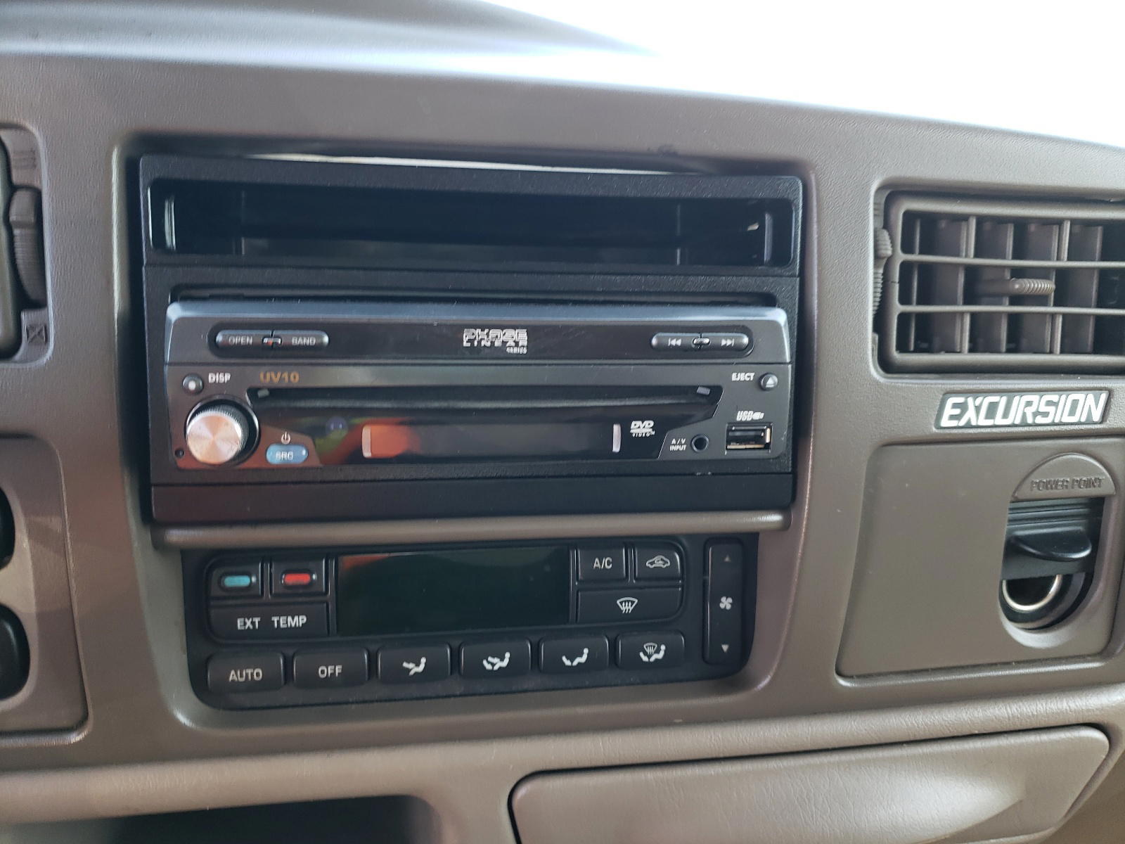 Photo 9 from auction – 2004 FORD EXCURSION with VIN 1FMNU43S74EB50433