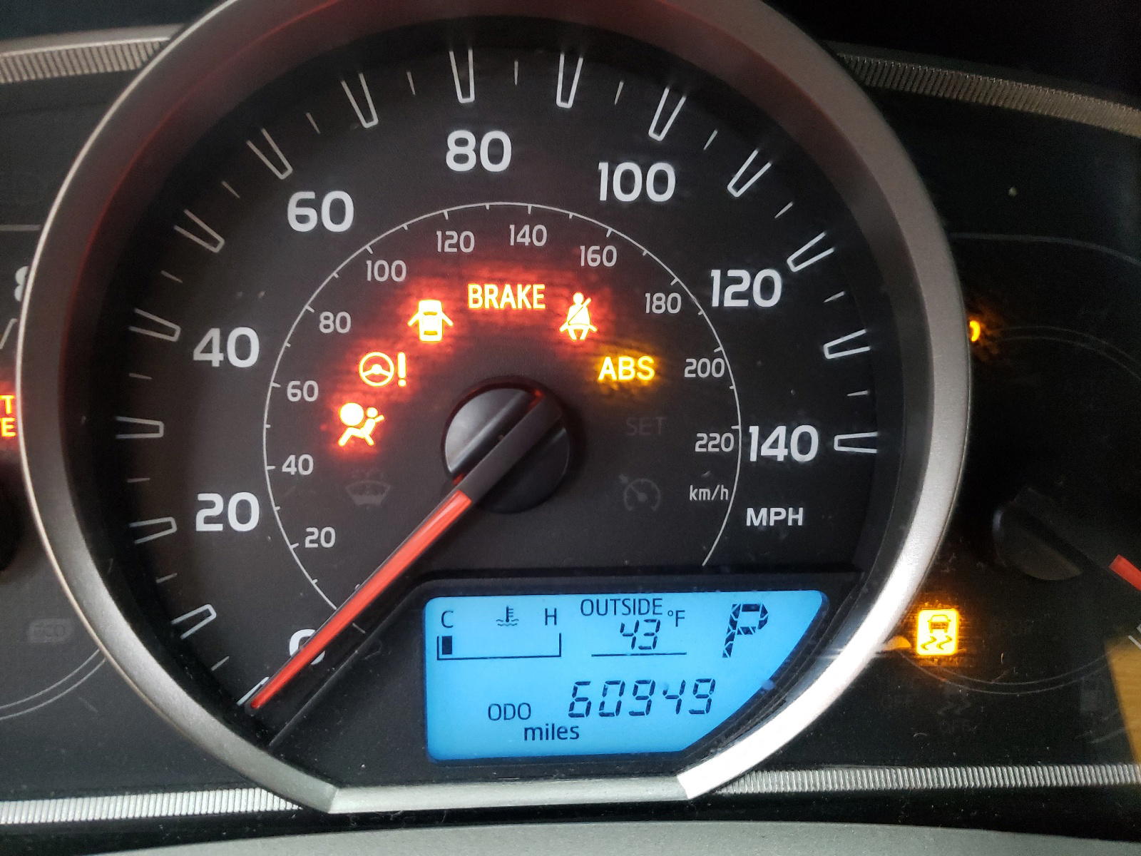 Photo 8 from auction – 2015 TOYOTA RAV4 LE with VIN 2T3BFREV5FW256445