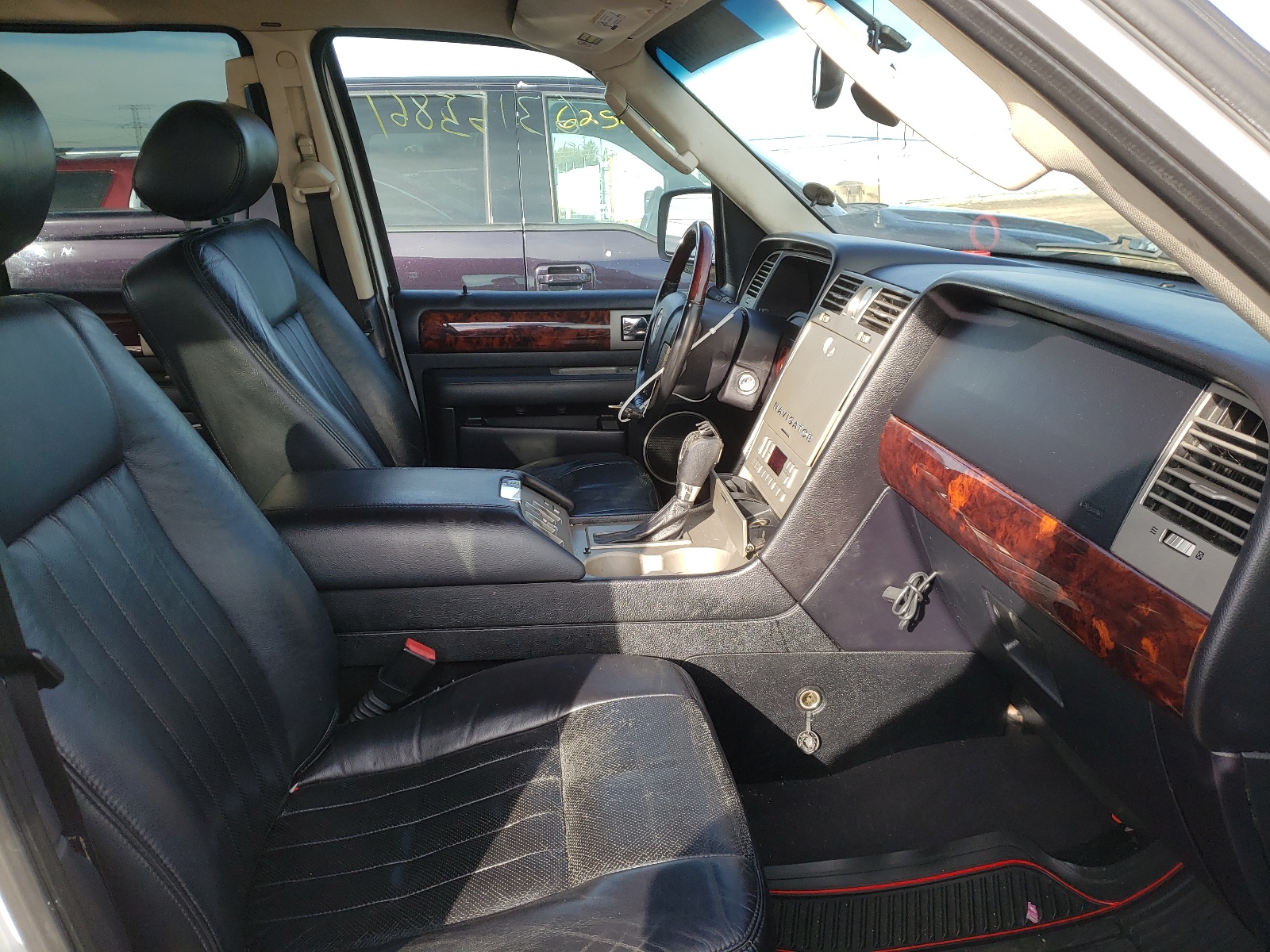 Photo 5 from auction – 2003 LINCOLN NAVIGATOR with VIN 5LMFU28R13LJ32239