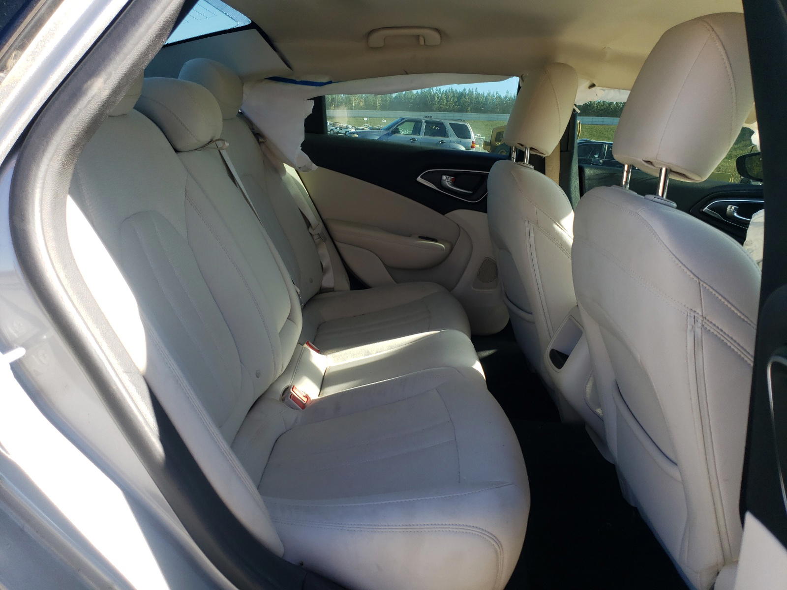 Photo 6 from auction – 2015 CHRYSLER 200 LIMITE with VIN 1C3CCCAB1FN597990