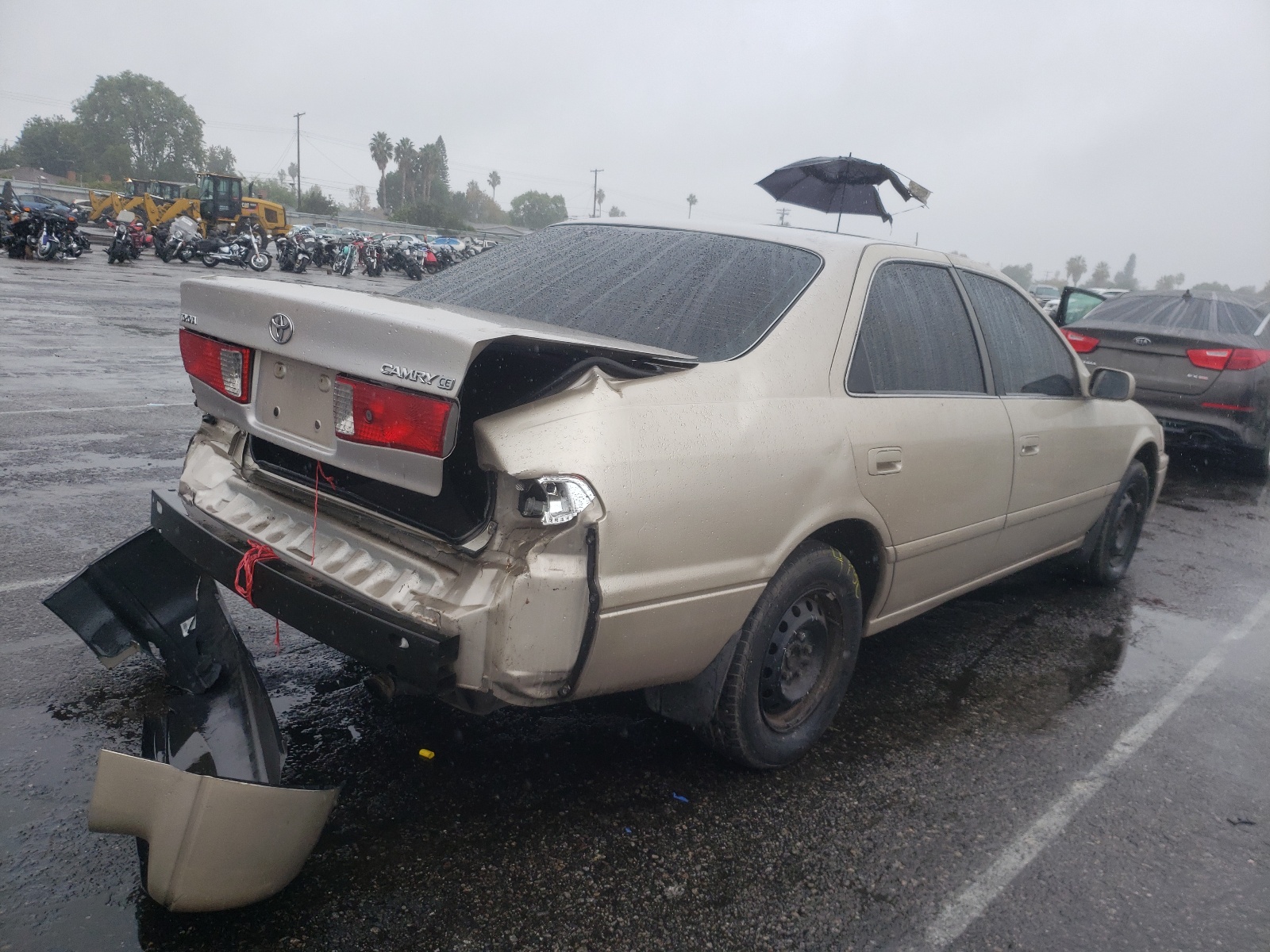Photo 4 from auction – 2000 TOYOTA CAMRY CE with VIN 4T1BG22K8YU748820
