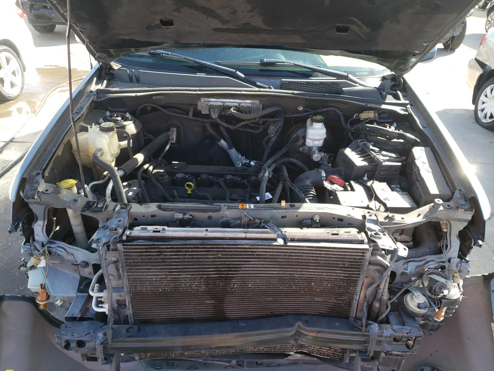 Photo 7 from auction – 2010 FORD ESCAPE LIM with VIN 1FMCU0E75AKD32363