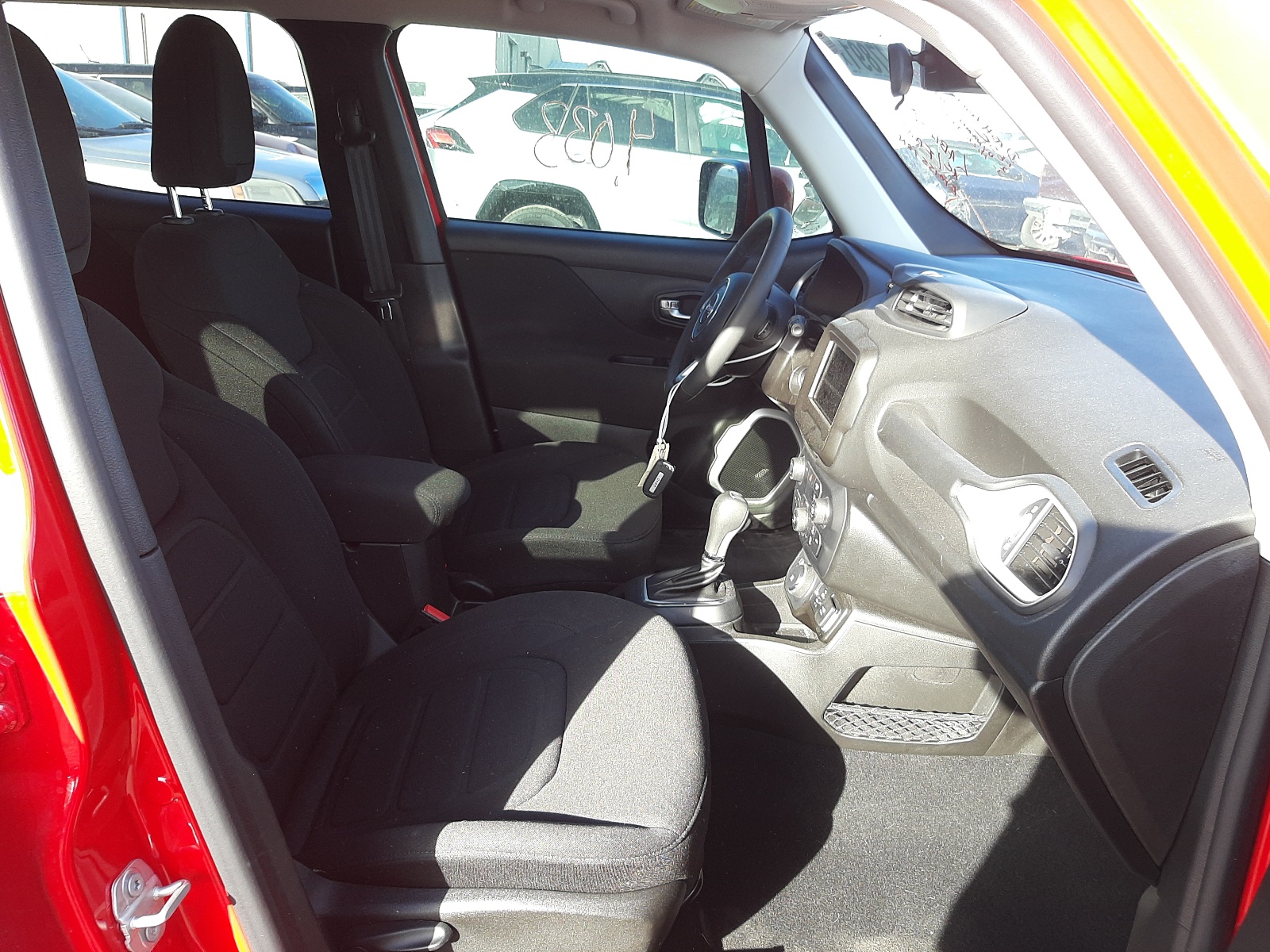 Photo 5 from auction – 2021 JEEP RENEGADE L with VIN ZACNJDBB4MPM50904