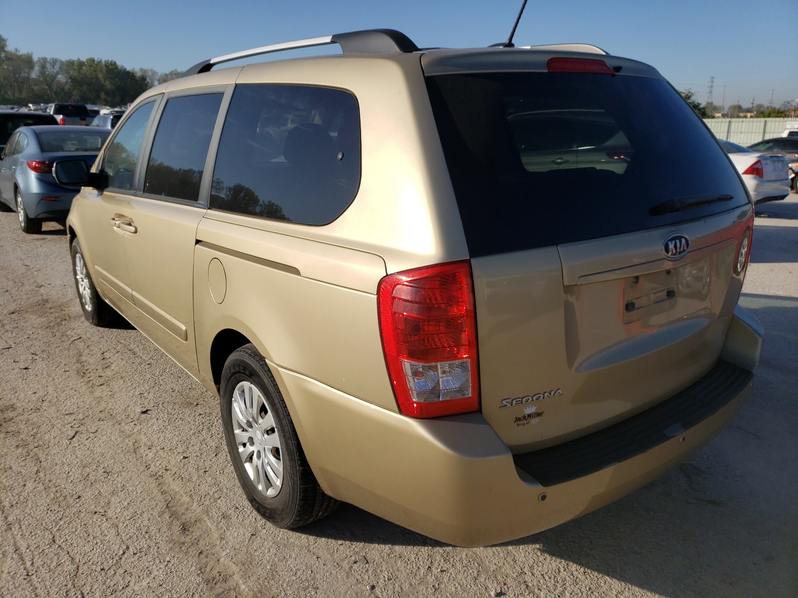 Photo 3 from auction – 2011 KIA SEDONA LX with VIN KNDMG4C73B6413530