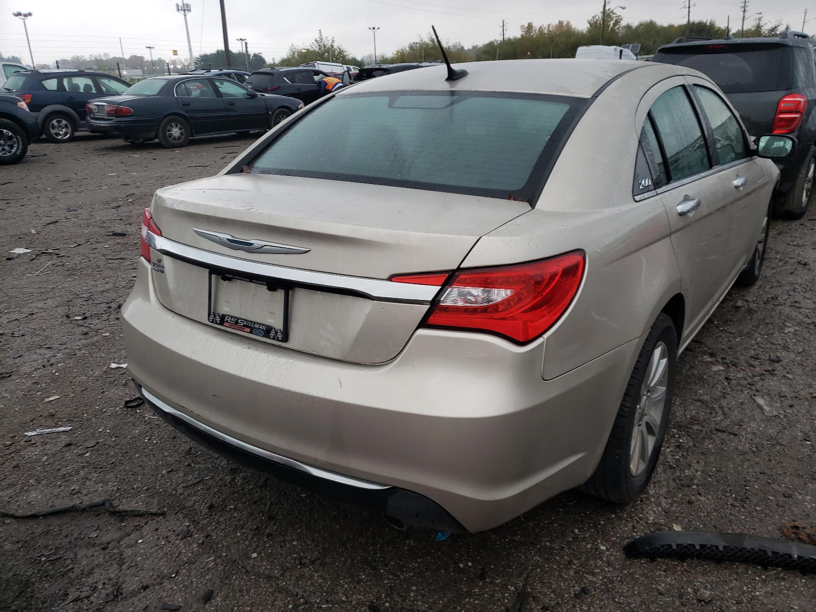 Photo 4 from auction – 2014 CHRYSLER 200 LIMITE with VIN 1C3CCBCGXEN153038