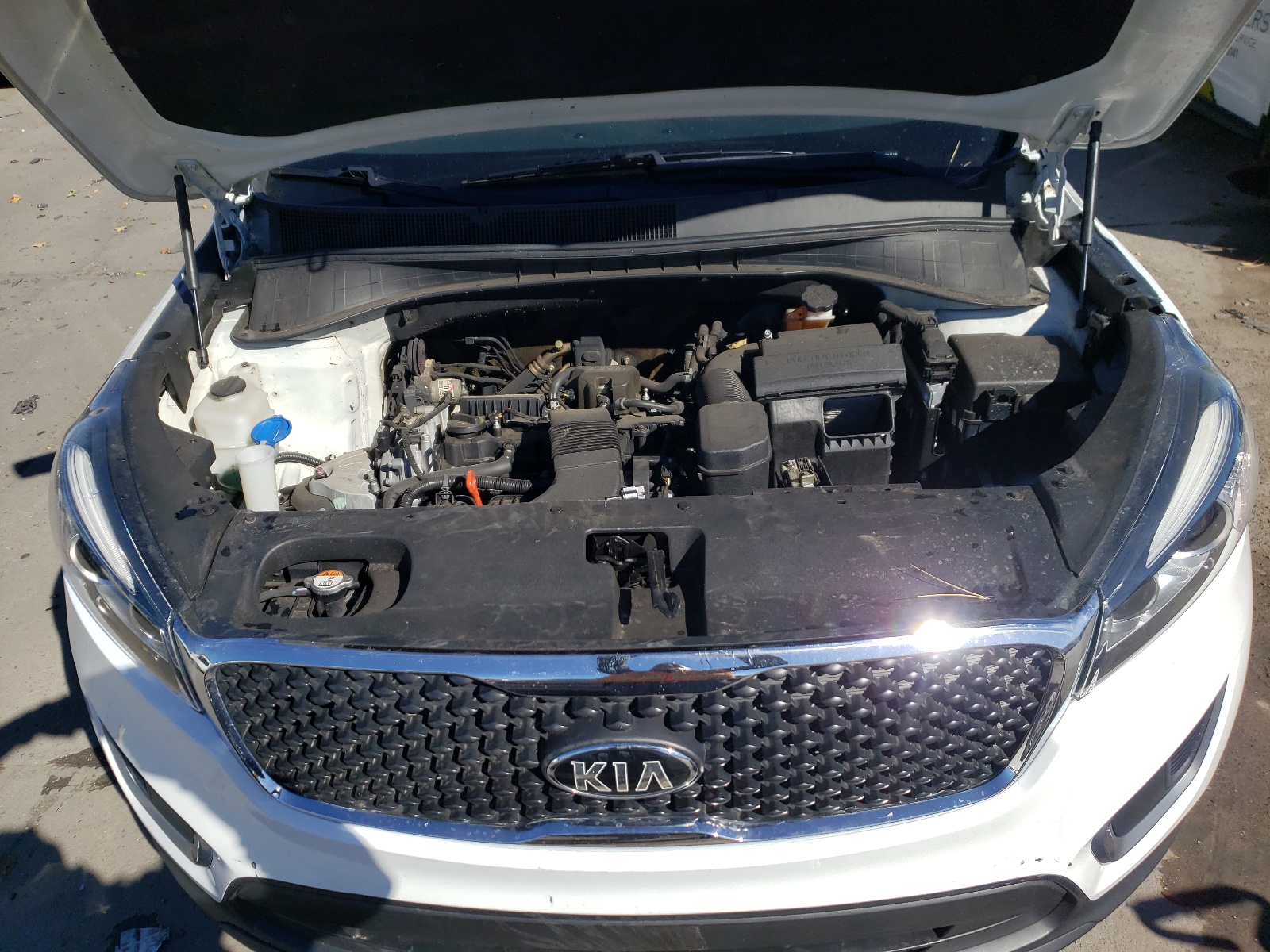 Photo 7 from auction – 2016 KIA SORENTO LX with VIN 5XYPG4A34GG147128