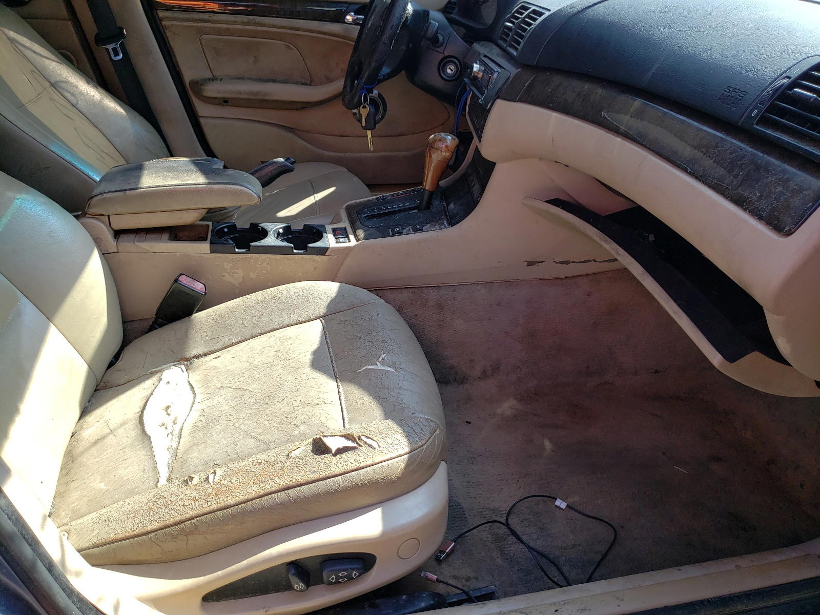 Photo 5 from auction – 1999 BMW 323 I with VIN WBAAM3330XCA82837