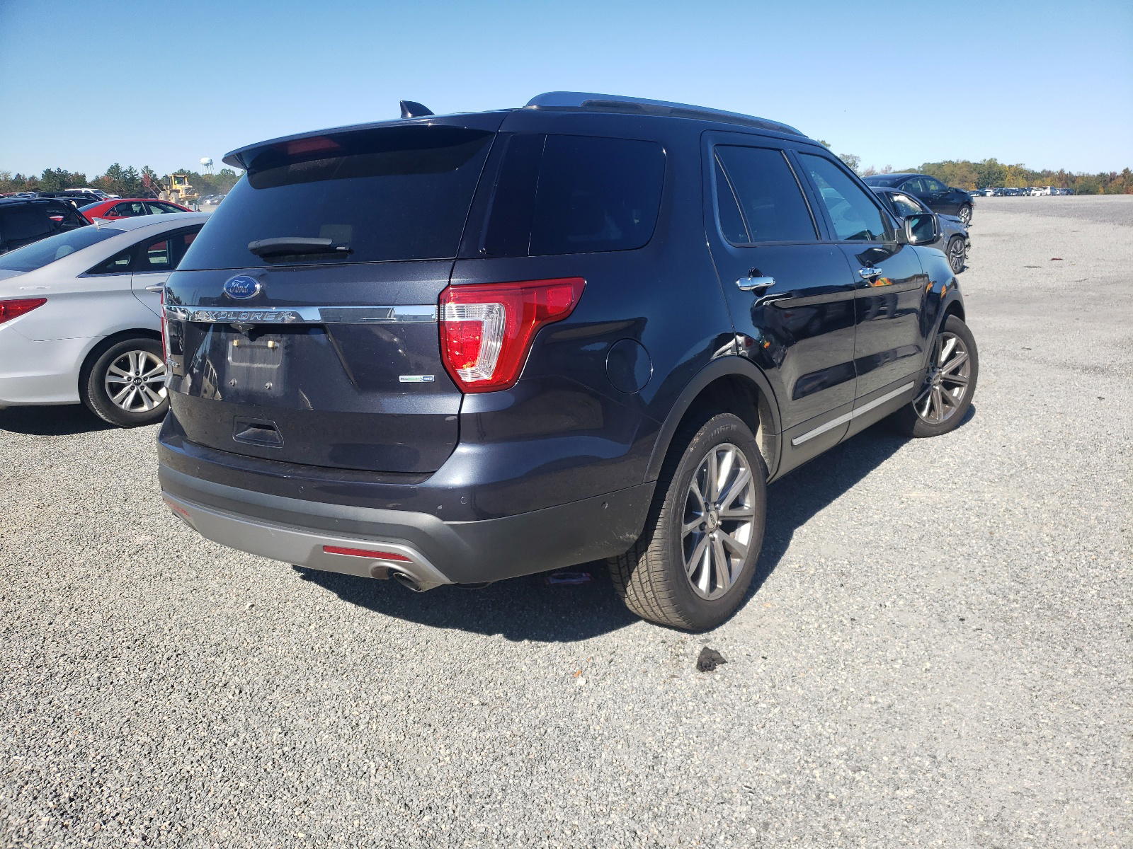 Photo 4 from auction – 2017 FORD EXPLORER L with VIN 1FM5K8FH5HGD96503