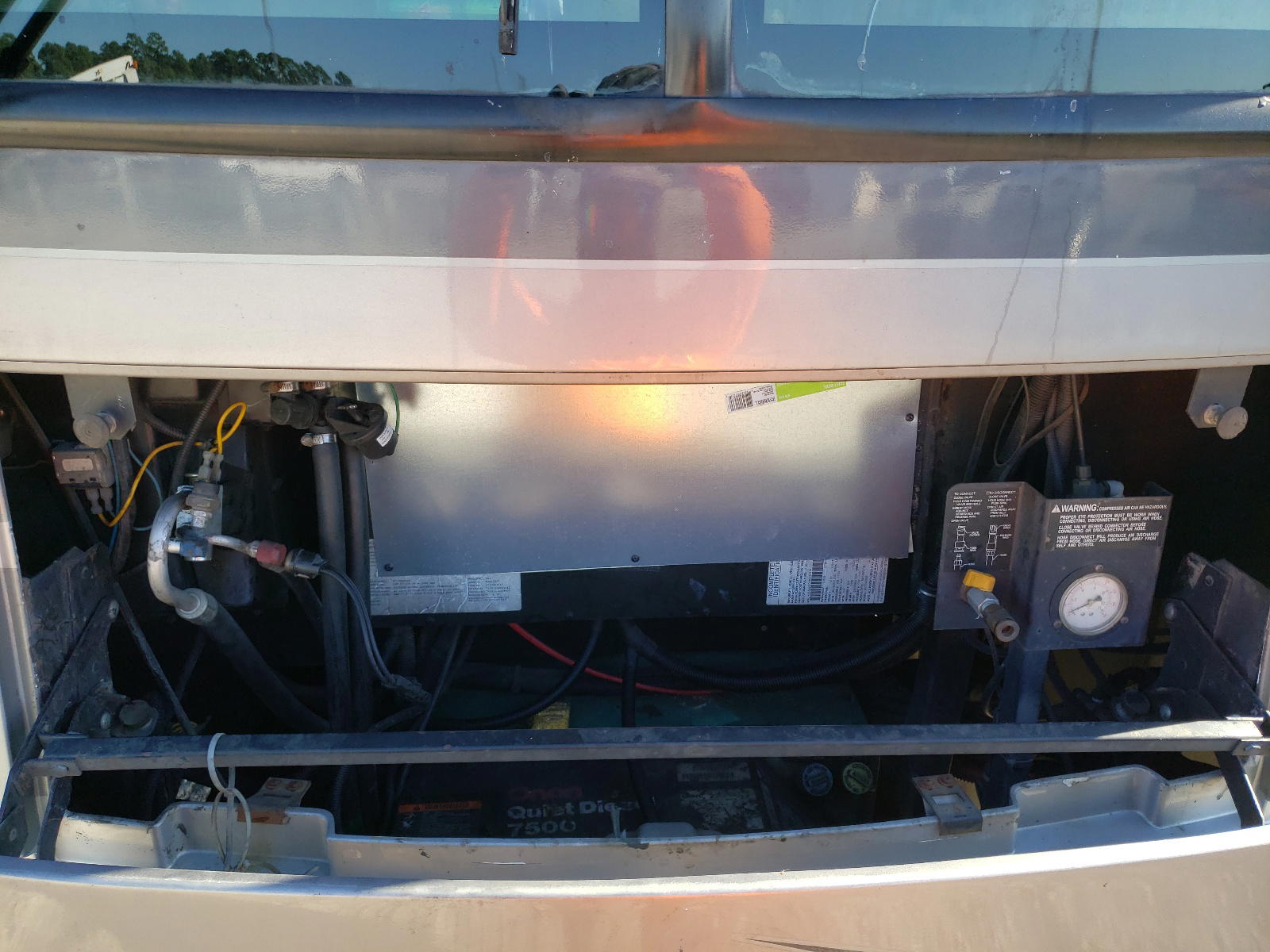 Photo 7 from auction – 2004 WINNEBAGO ITASCA with VIN 4UZAAHDC04CN10174