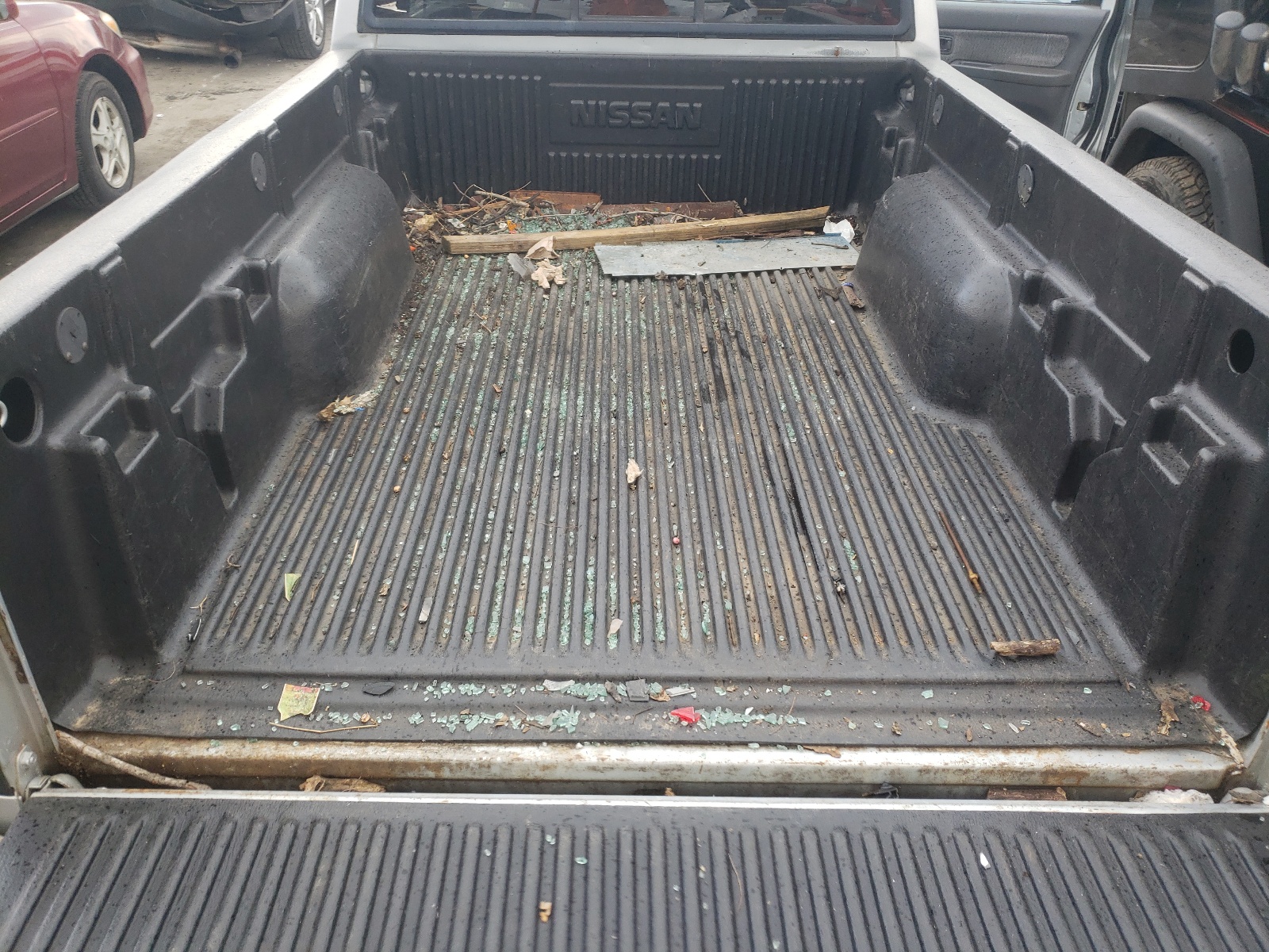 Photo 6 from auction – 2000 NISSAN FRONTIER K with VIN 1N6ED26T1YC371912