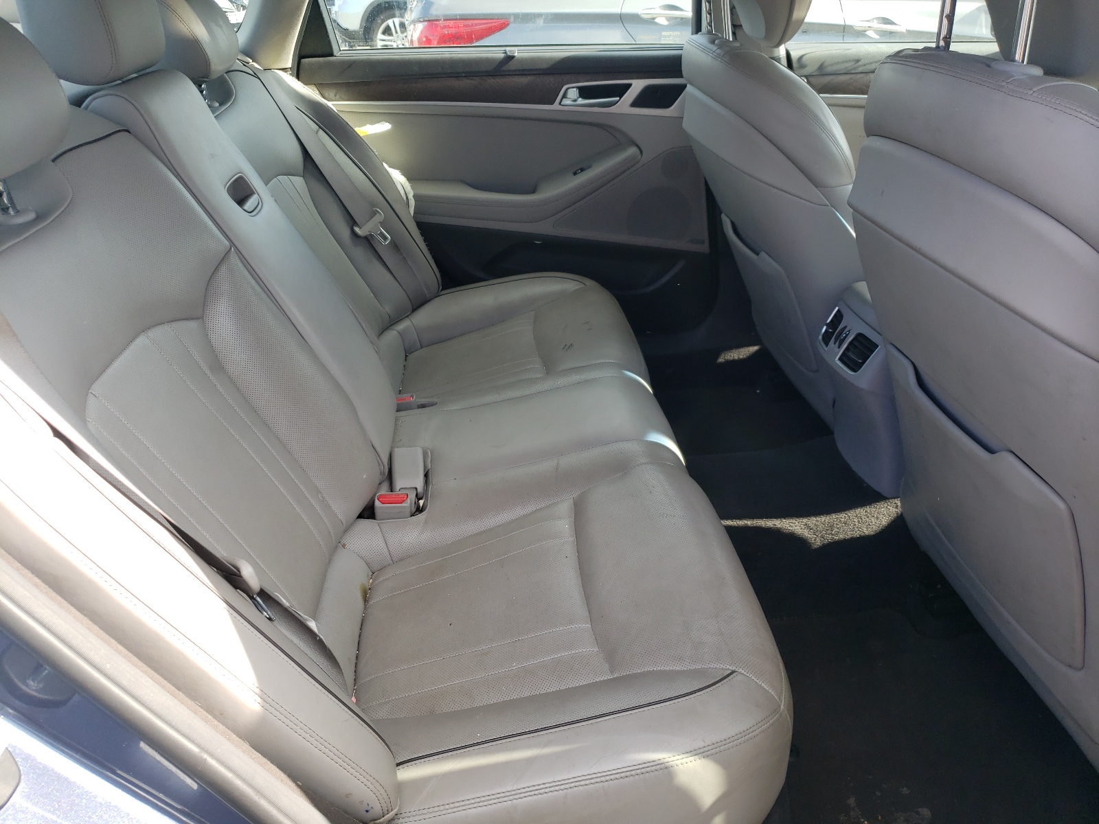 Photo 6 from auction – 2016 HYUNDAI GENESIS 3. with VIN KMHGN4JE0GU119781