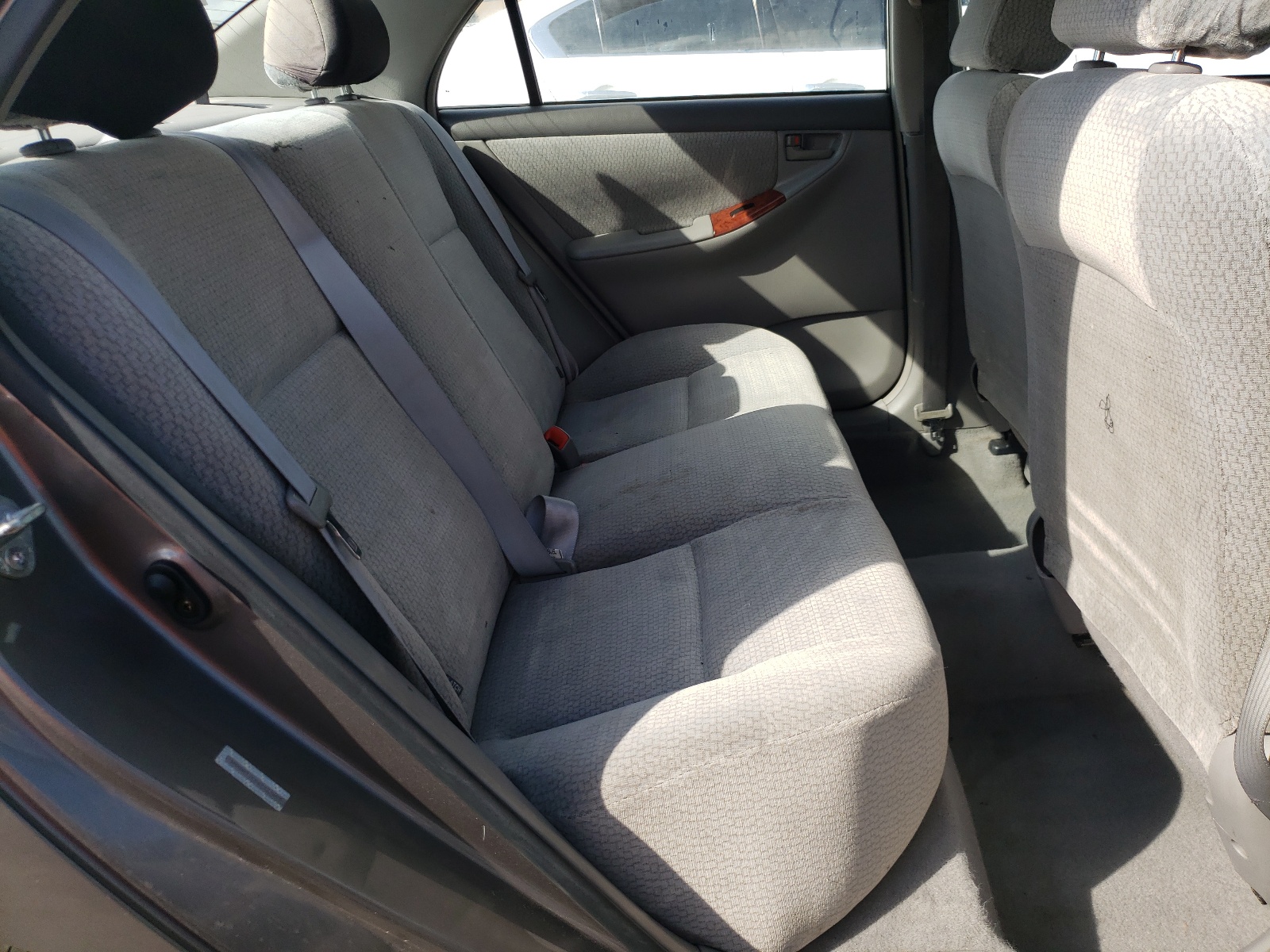 Photo 6 from auction – 2004 TOYOTA COROLLA CE with VIN 1NXBR32E04Z327453