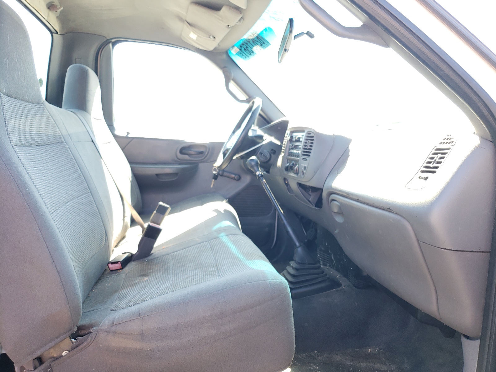 Photo 5 from auction – 2001 FORD F150 with VIN 1FTZF17241NA84377