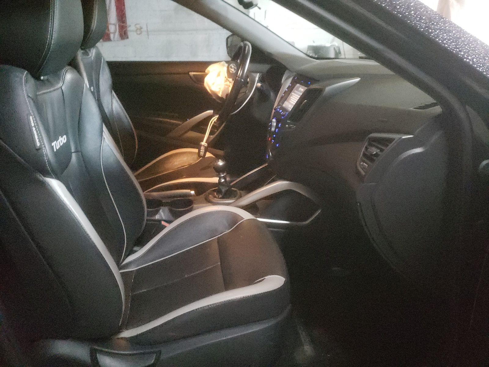 Photo 5 from auction – 2015 HYUNDAI VELOSTER T with VIN KMHTC6AEXFU217778