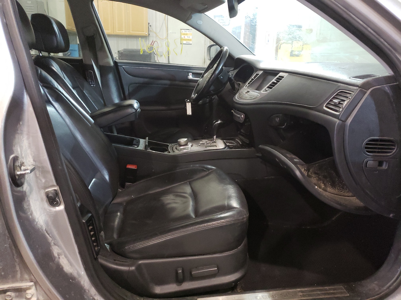Photo 5 from auction – 2012 HYUNDAI GENESIS 3. with VIN KMHGC4DD8CU161151