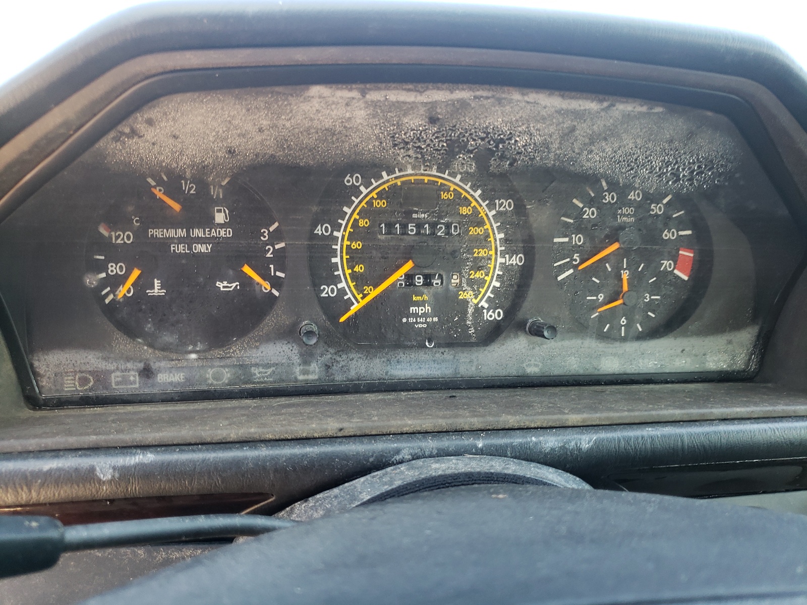Photo 8 from auction – 1995 MERCEDES-BENZ E 320 BASE with VIN WDBEA32EXSC262377