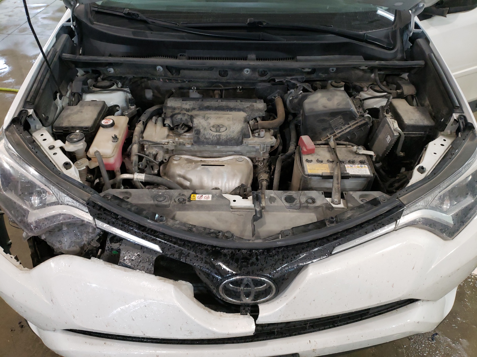 Photo 7 from auction – 2018 TOYOTA RAV4 LE with VIN JTMBFREV3JJ740539