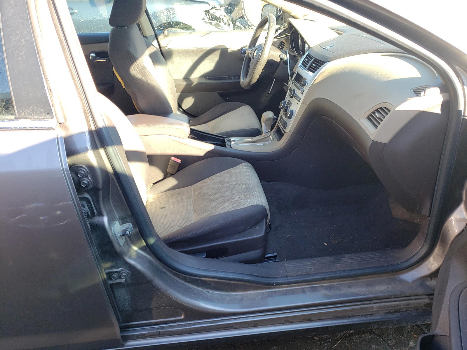 Photo 5 from auction – 2011 CHEVROLET MALIBU LS with VIN 1G1ZB5E17BF148669