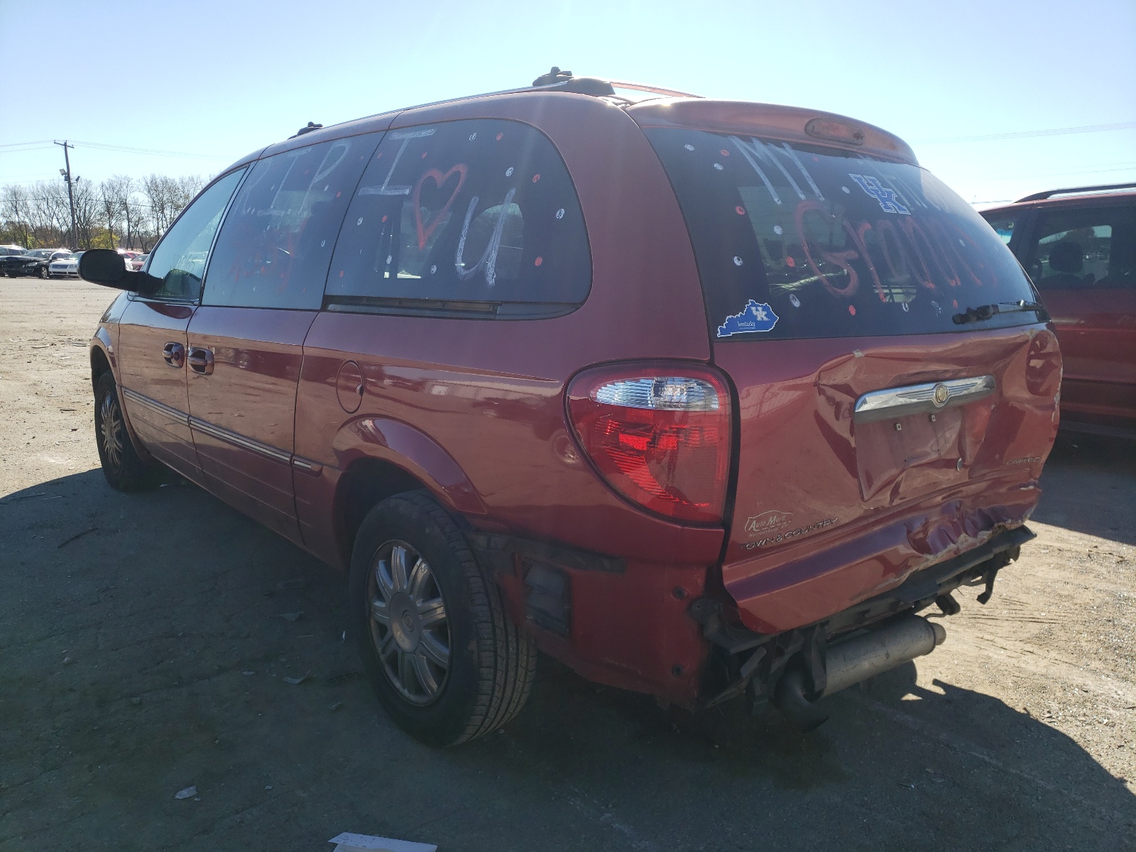 Photo 3 from auction – 2005 CHRYSLER TOWN & COU with VIN 2C8GP64L35R481973