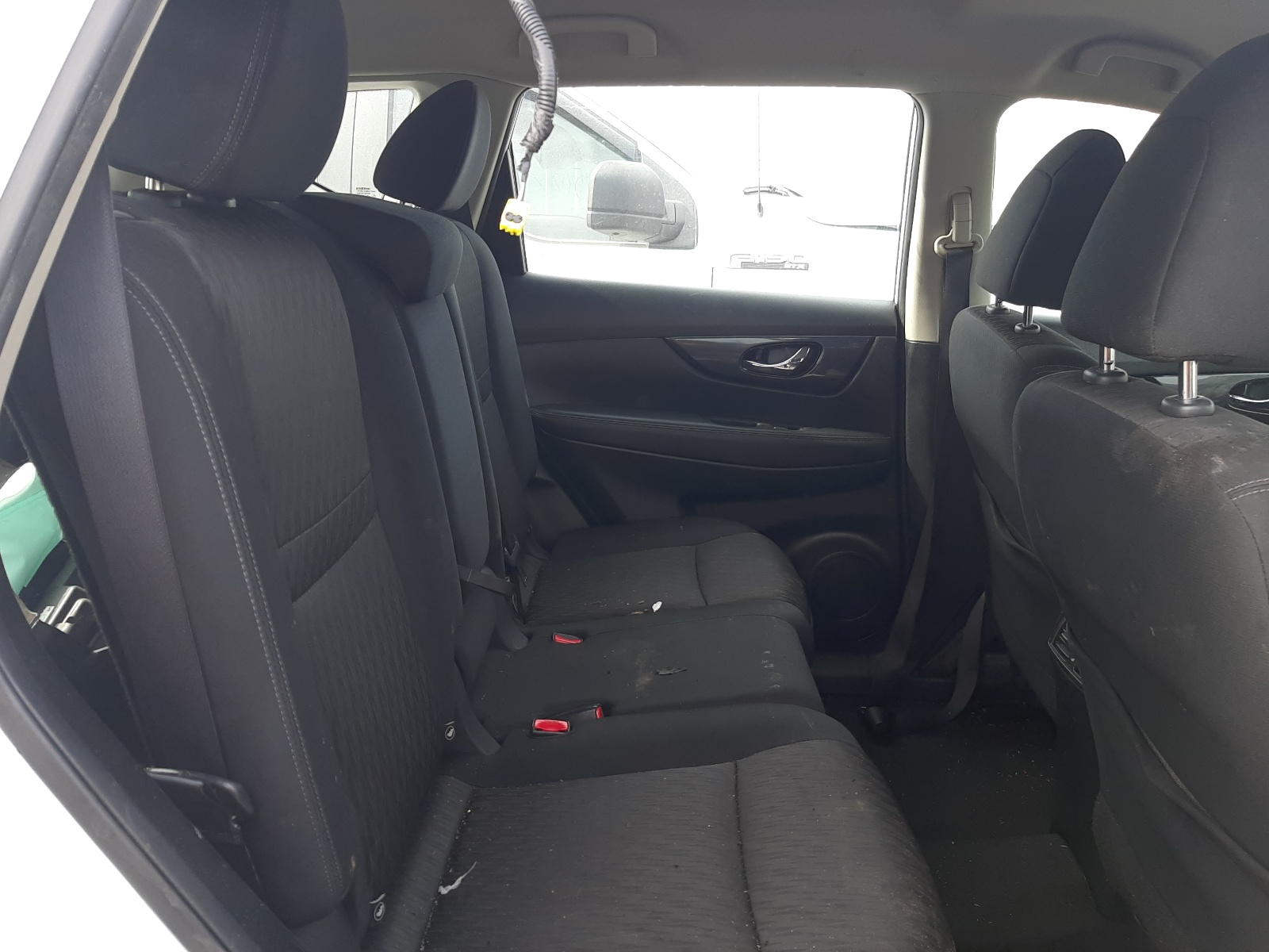 Photo 6 from auction – 2017 NISSAN ROGUE S with VIN KNMAT2MT0HP563998