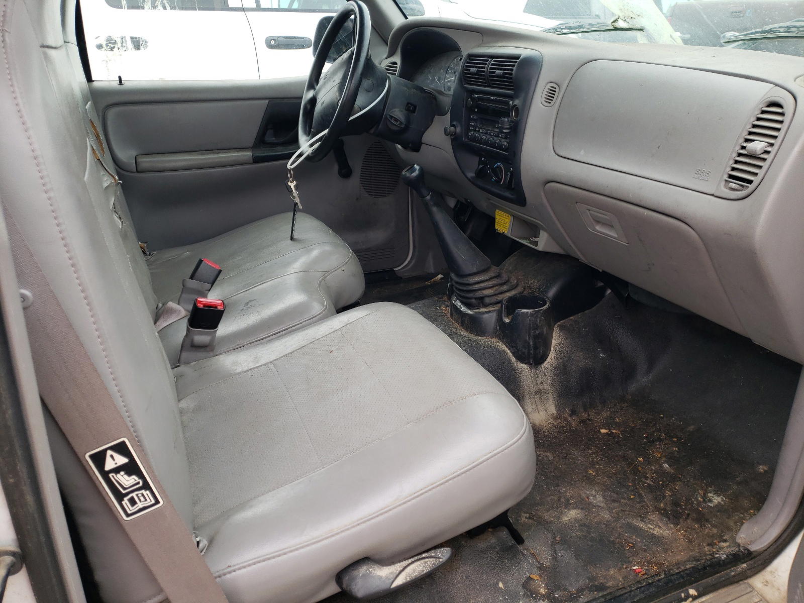 Photo 5 from auction – 2000 FORD RANGER with VIN 1FTYR10C7YPB38159