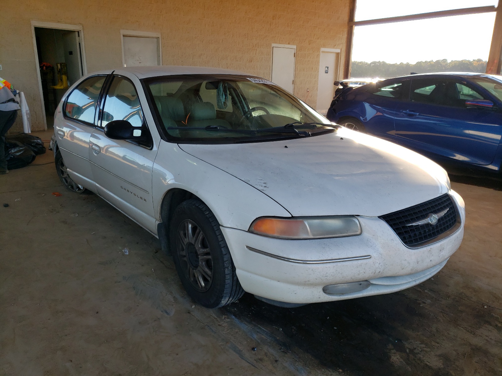 Photo 1 from auction – 1999 CHRYSLER CIRRUS with VIN 1C3EJ56H6XN691811