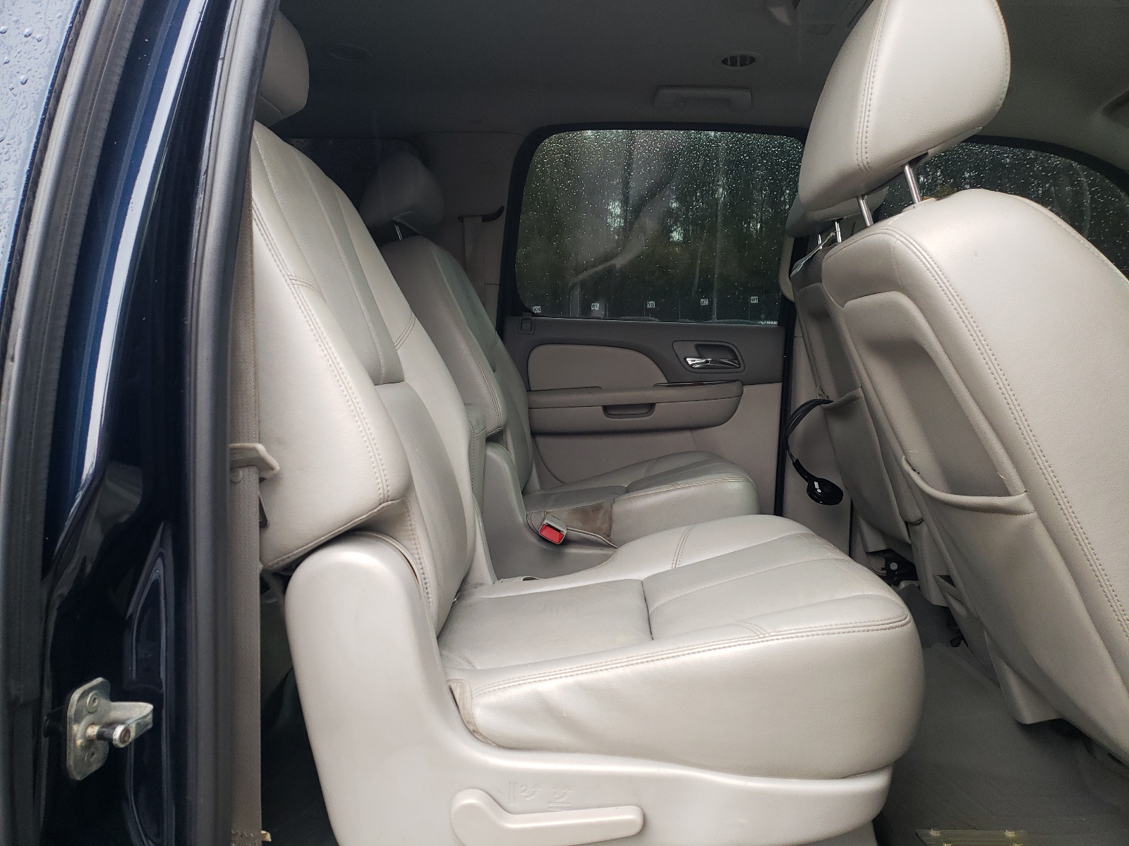Photo 6 from auction – 2008 CHEVROLET SUBURBAN K with VIN 3GNFK16308G193437
