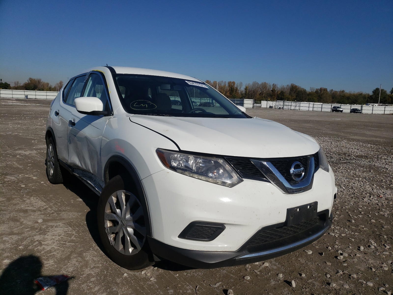 NISSAN ROGUE S 2016 with VIN KNMAT2MT6GP613897 - Photo from auction