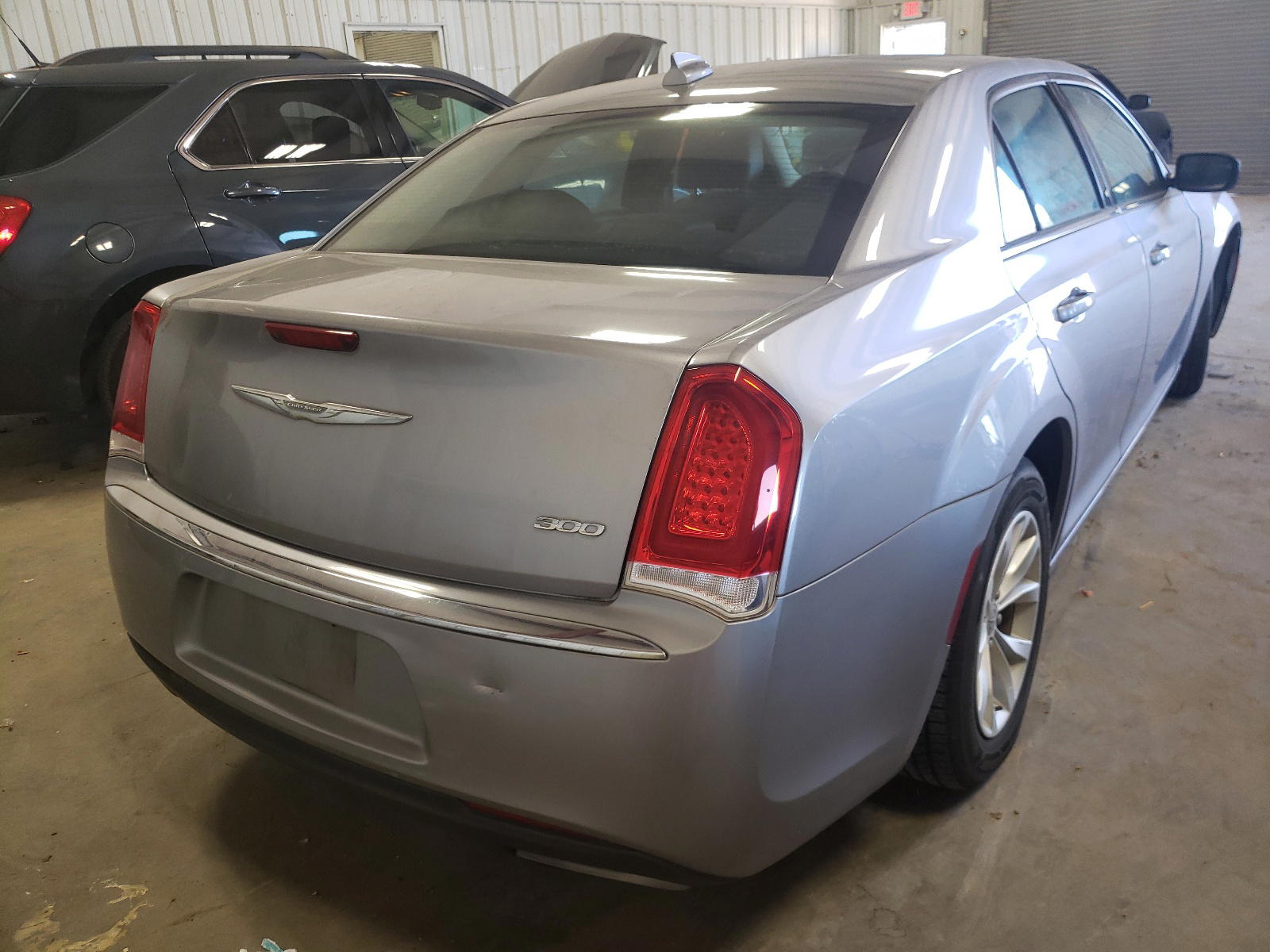 Photo 4 from auction – 2015 CHRYSLER 300 with VIN 2C3CCAAG7FH796504