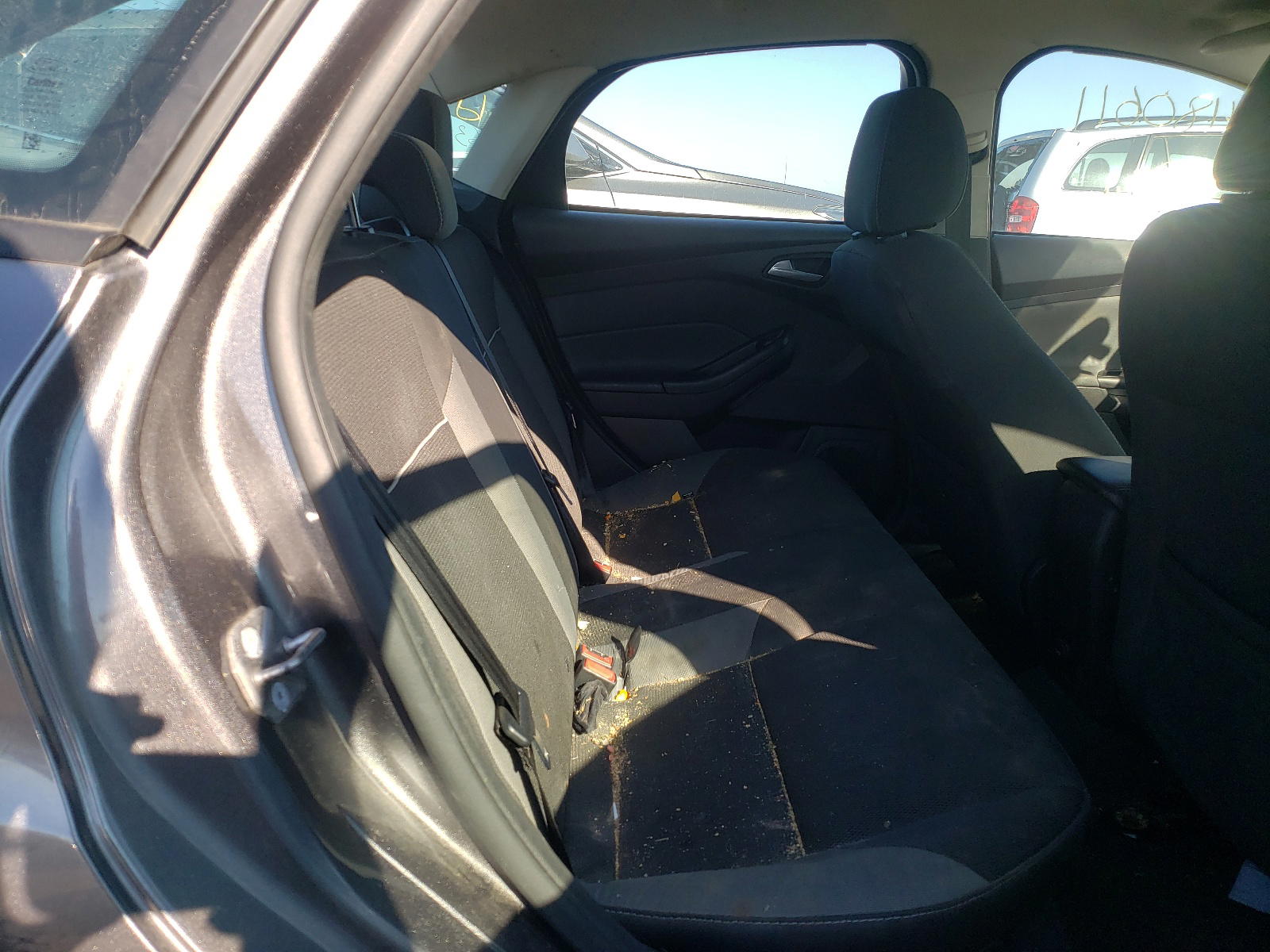 Photo 6 from auction – 2014 FORD FOCUS SE with VIN 1FADP3F26EL310396