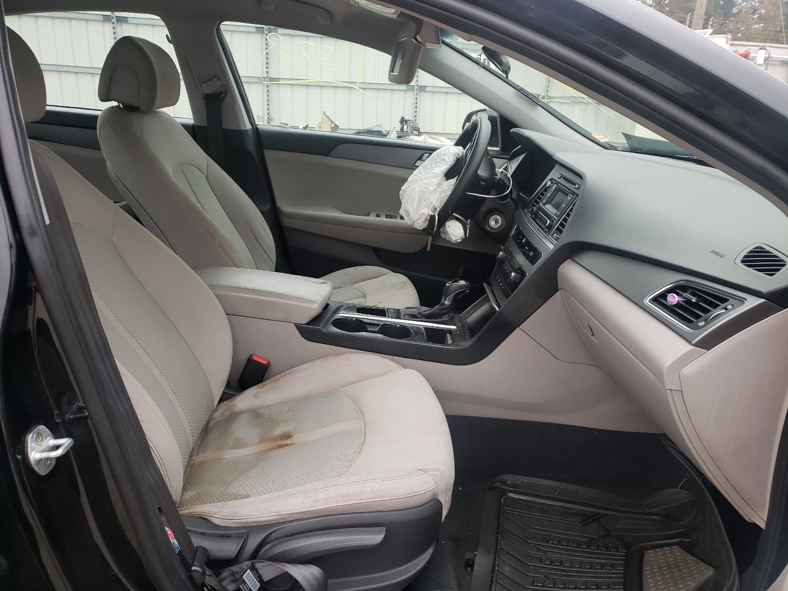 Photo 5 from auction – 2017 HYUNDAI SONATA SE with VIN 5NPE24AF1HH514173