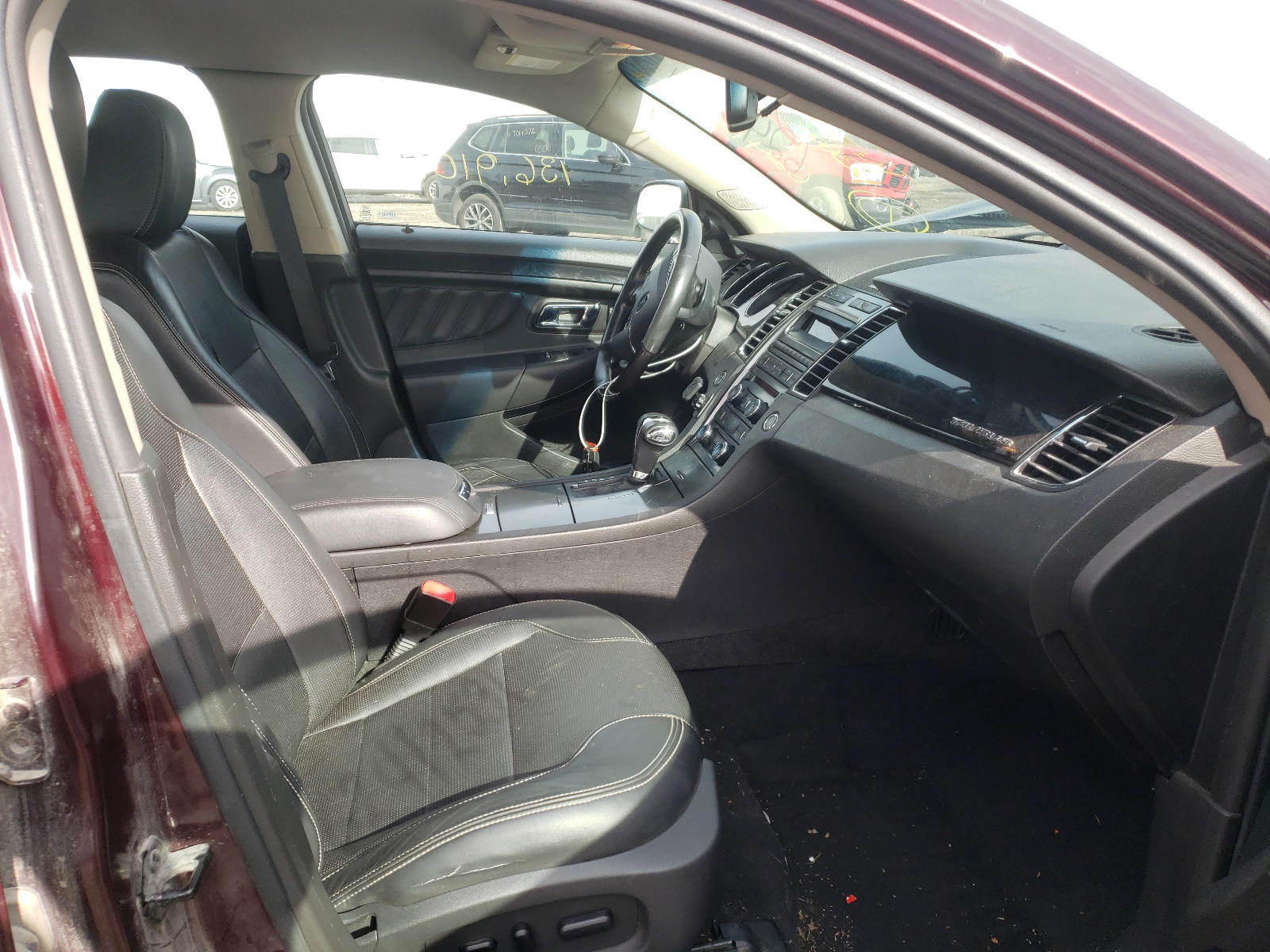 Photo 5 from auction – 2011 FORD TAURUS LIM with VIN 1FAHP2FW8BG128122