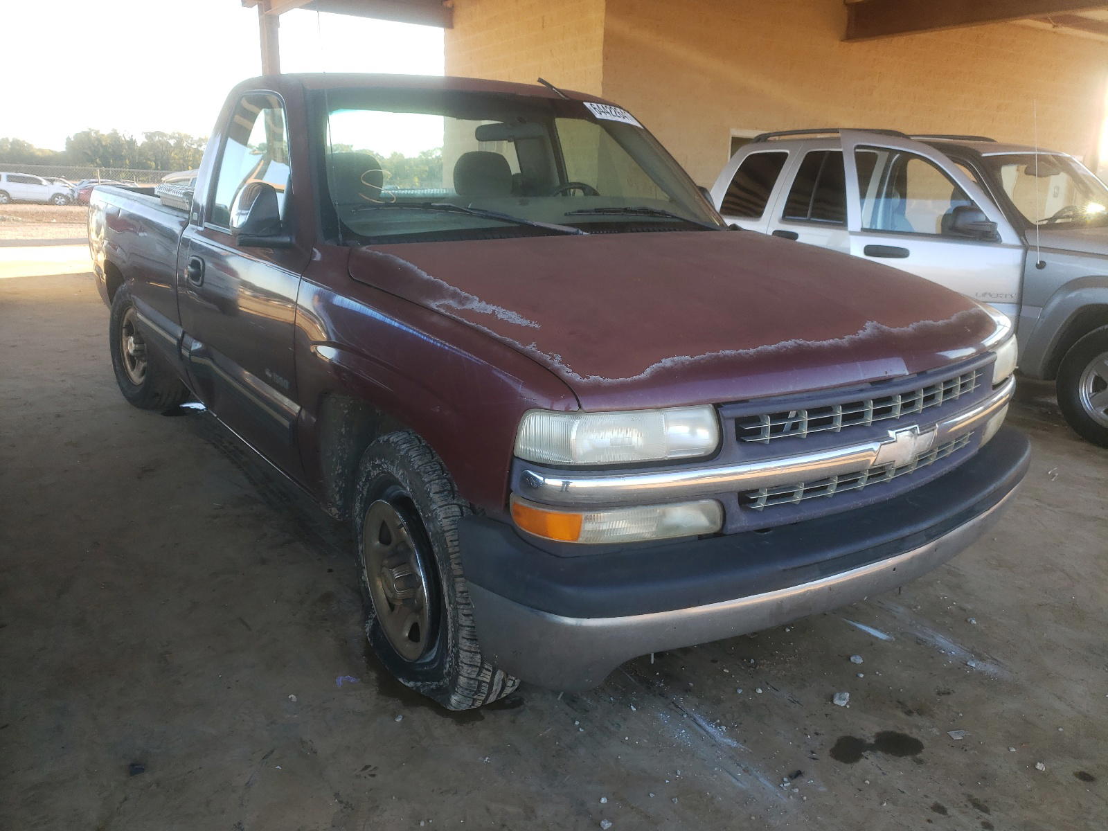 CHEVROLET SILVERADO 2000 with VIN 1GCEC14V2YE301294 - Photo from auction