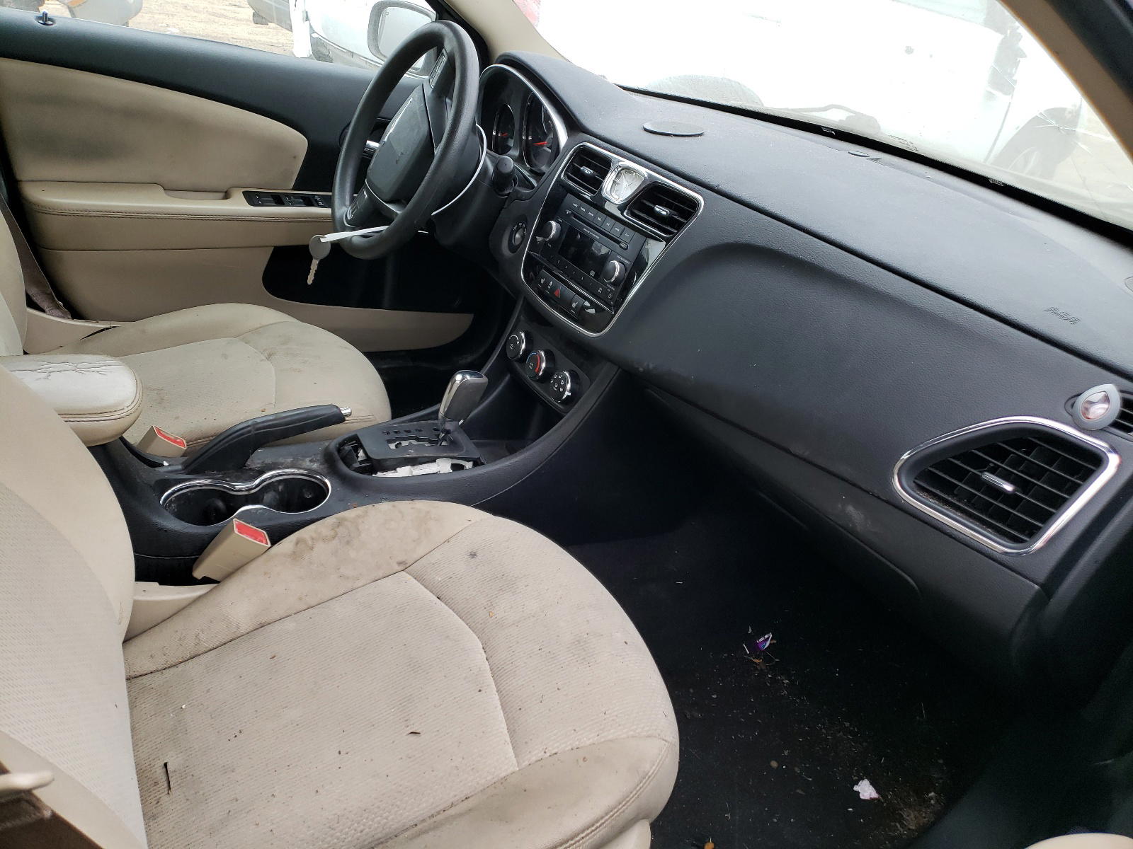 Photo 5 from auction – 2013 CHRYSLER 200 LX with VIN 1C3CCBAG5DN559388