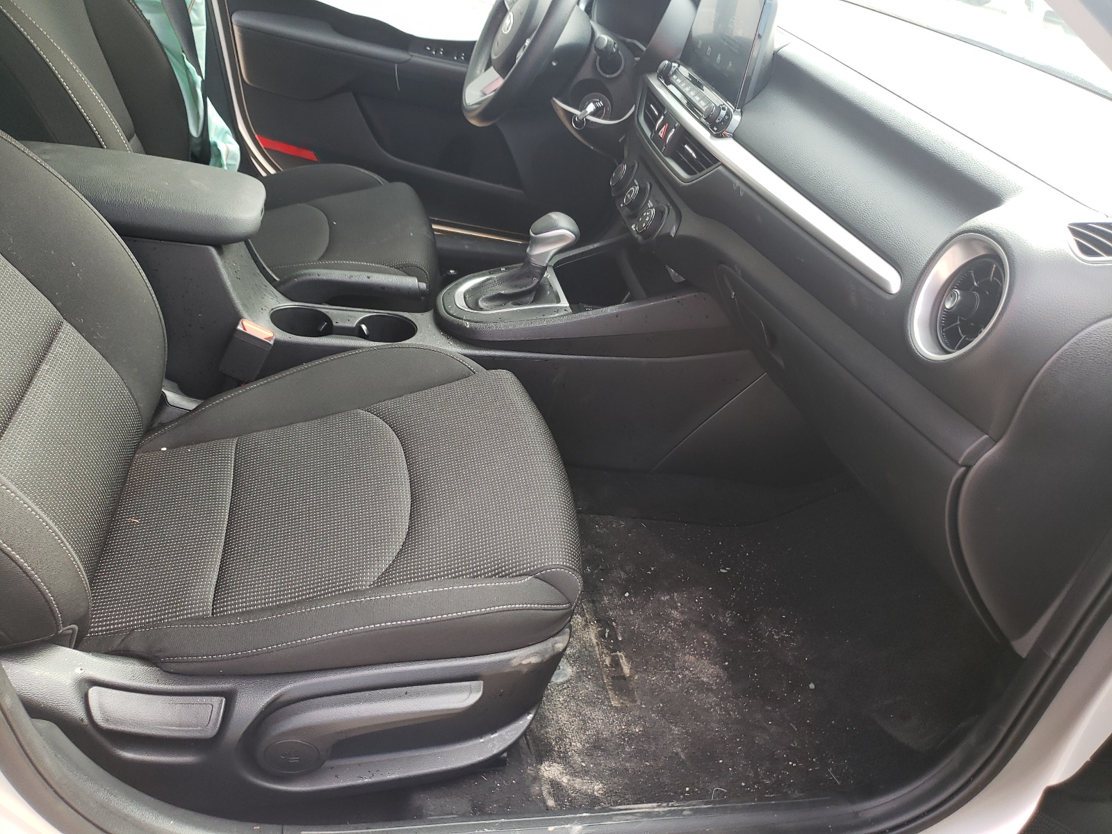 Photo 5 from auction – 2021 KIA FORTE FE with VIN 3KPF24AD1ME376734