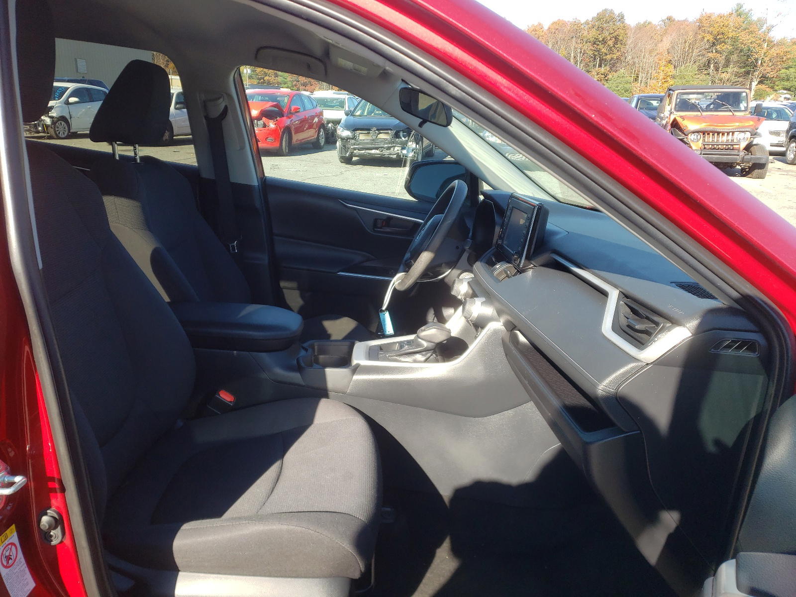 Photo 5 from auction – 2019 TOYOTA RAV4 with VIN 2T3F1RFV6KW022002