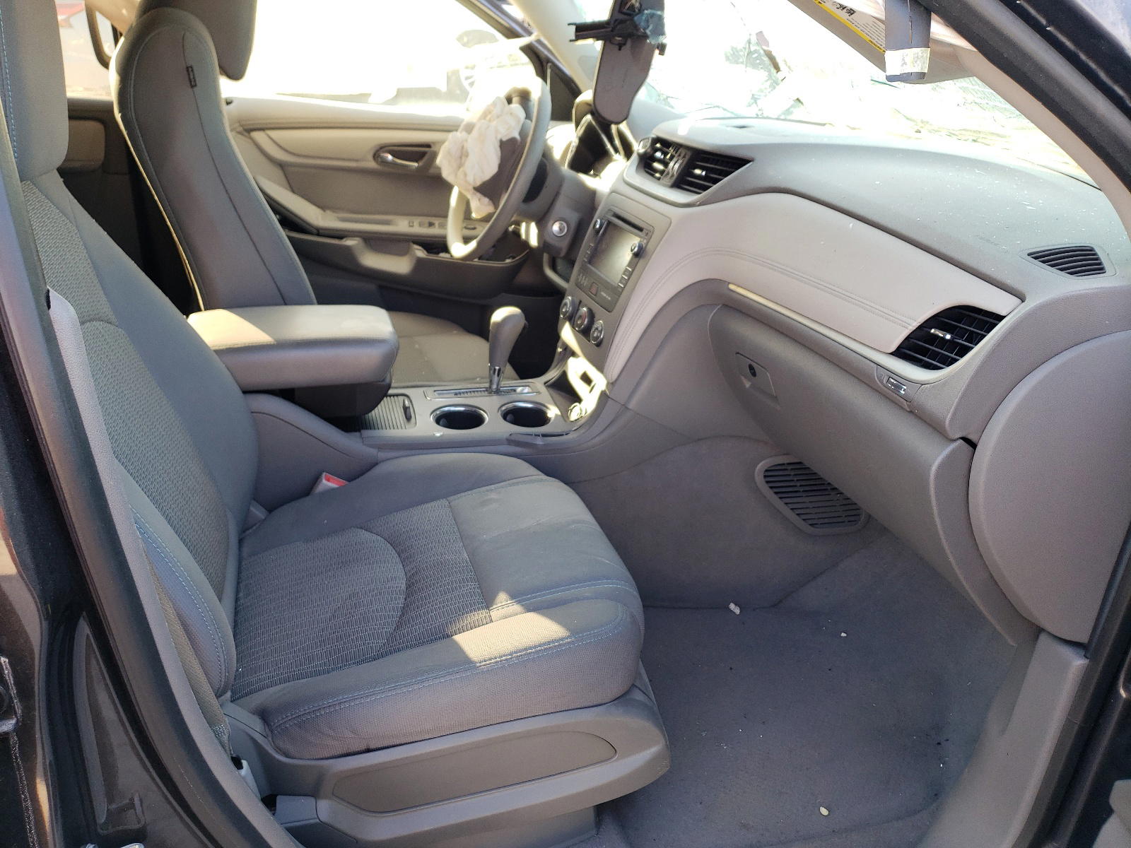 Photo 5 from auction – 2014 CHEVROLET TRAVERSE L with VIN 1GNKRFKD7EJ347335