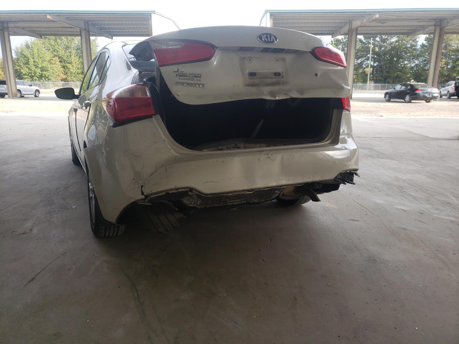 Photo 9 from auction – 2015 KIA FORTE LX with VIN KNAFK4A68F5409547