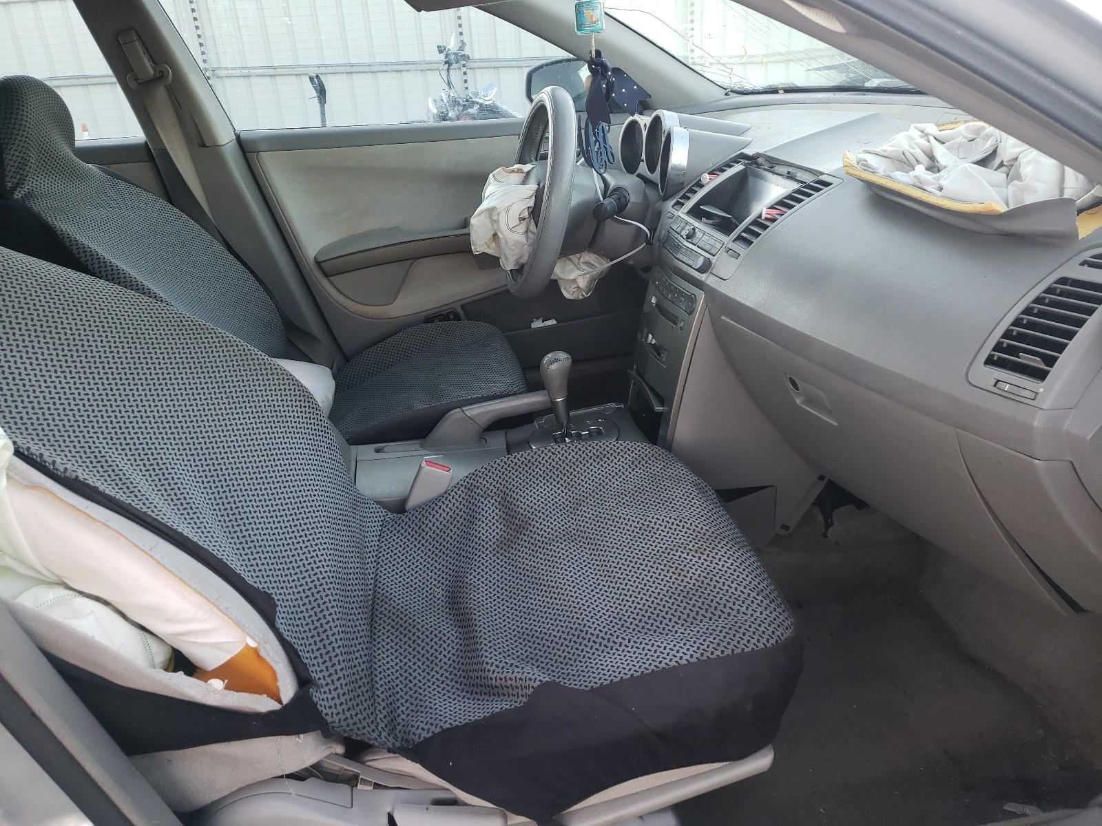 Photo 5 from auction – 2004 NISSAN MAXIMA SE with VIN 1N4BA41E84C814754