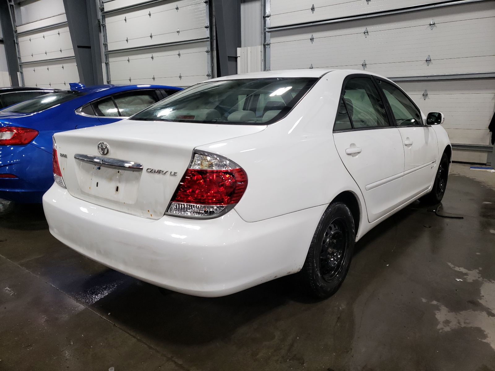 Photo 4 from auction – 2005 TOYOTA CAMRY LE with VIN 4T1BE32K85U625932