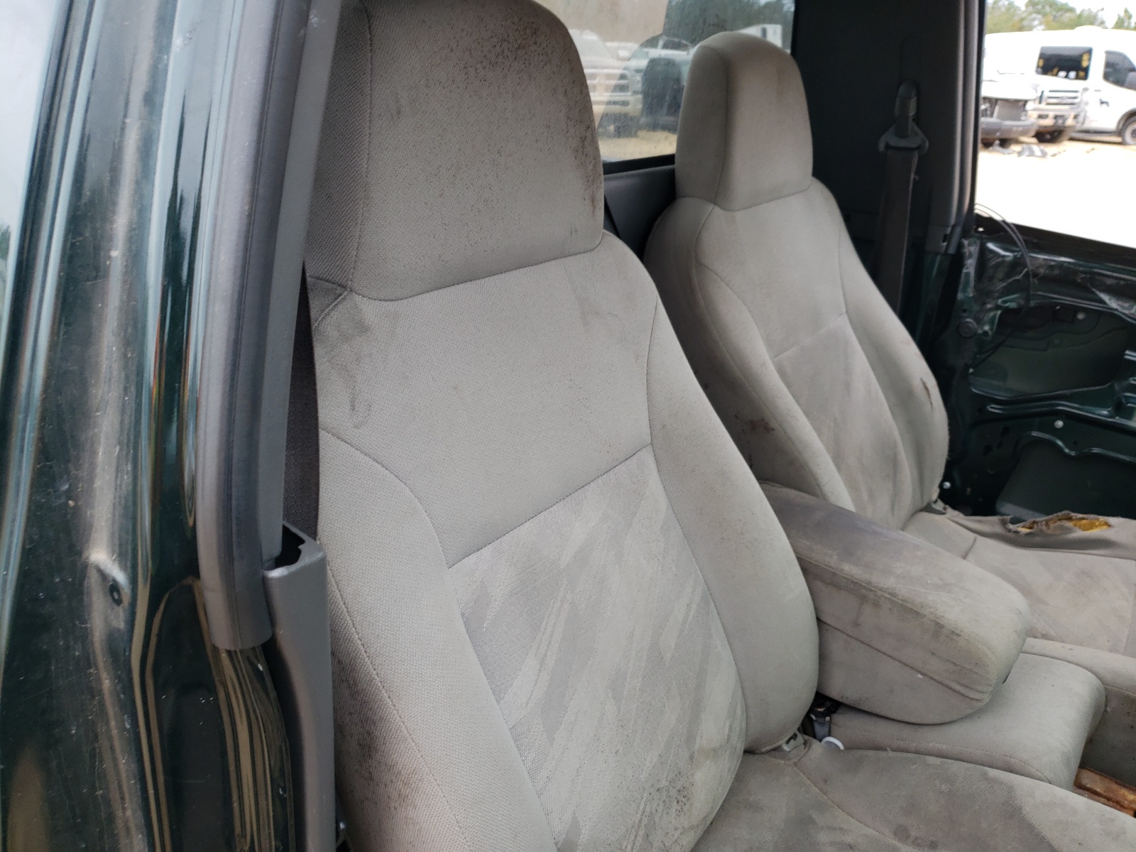 Photo 6 from auction – 2004 CHEVROLET COLORADO with VIN 1GCCS146048103115