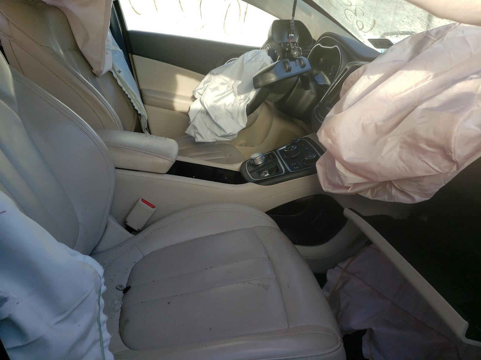 Photo 5 from auction – 2017 CHRYSLER 200 LIMITE with VIN 1C3CCCAG2HN503968