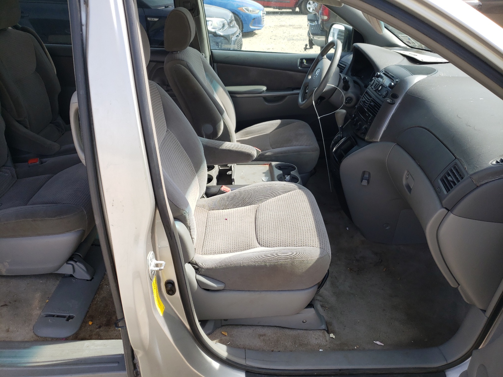 Photo 5 from auction – 2006 TOYOTA SIENNA CE with VIN 5TDZA23C86S489890