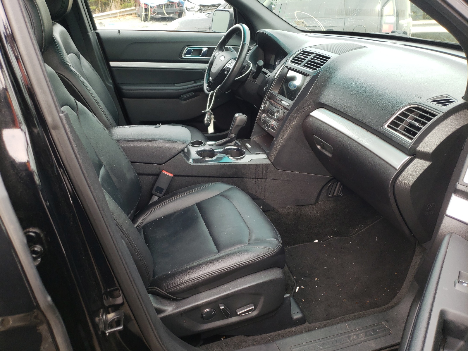 Photo 5 from auction – 2017 FORD EXPLORER X with VIN 1FM5K7DH1HGC08878