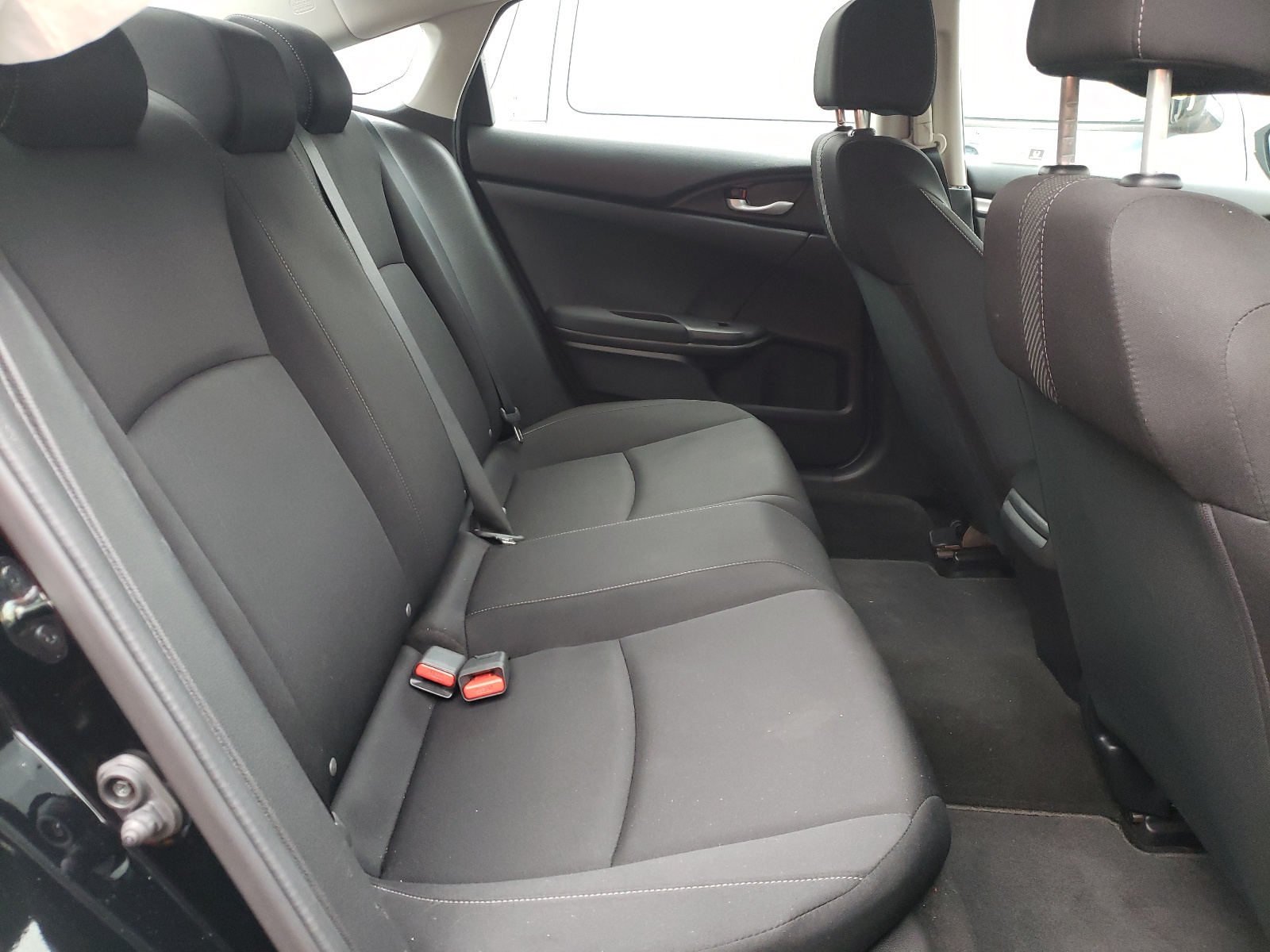 Photo 6 from auction – 2018 HONDA CIVIC LX with VIN 19XFC2F56JE207498