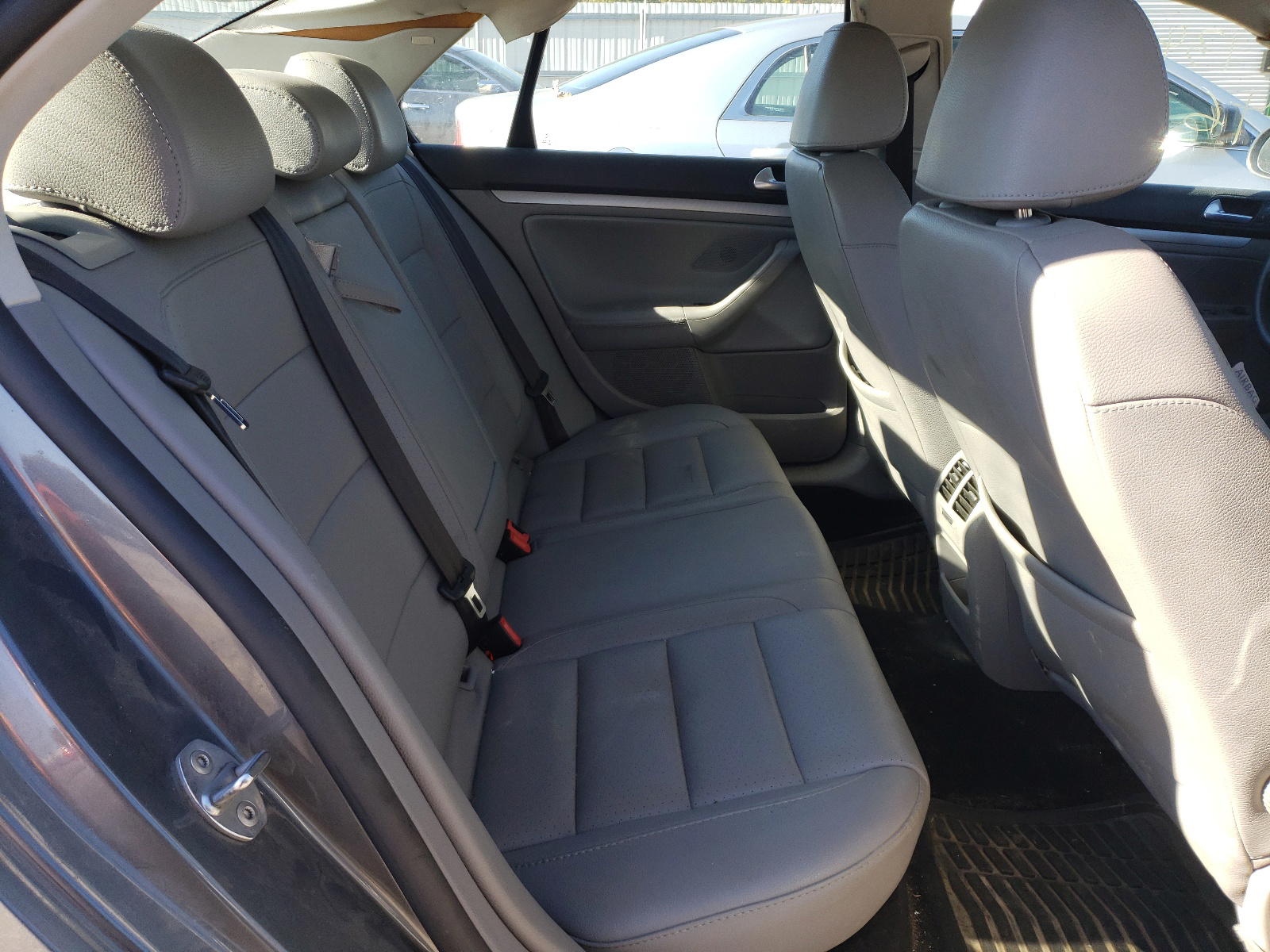 Photo 6 from auction – 2007 VOLKSWAGEN JETTA WOLF with VIN 3VWEF71K17M078787